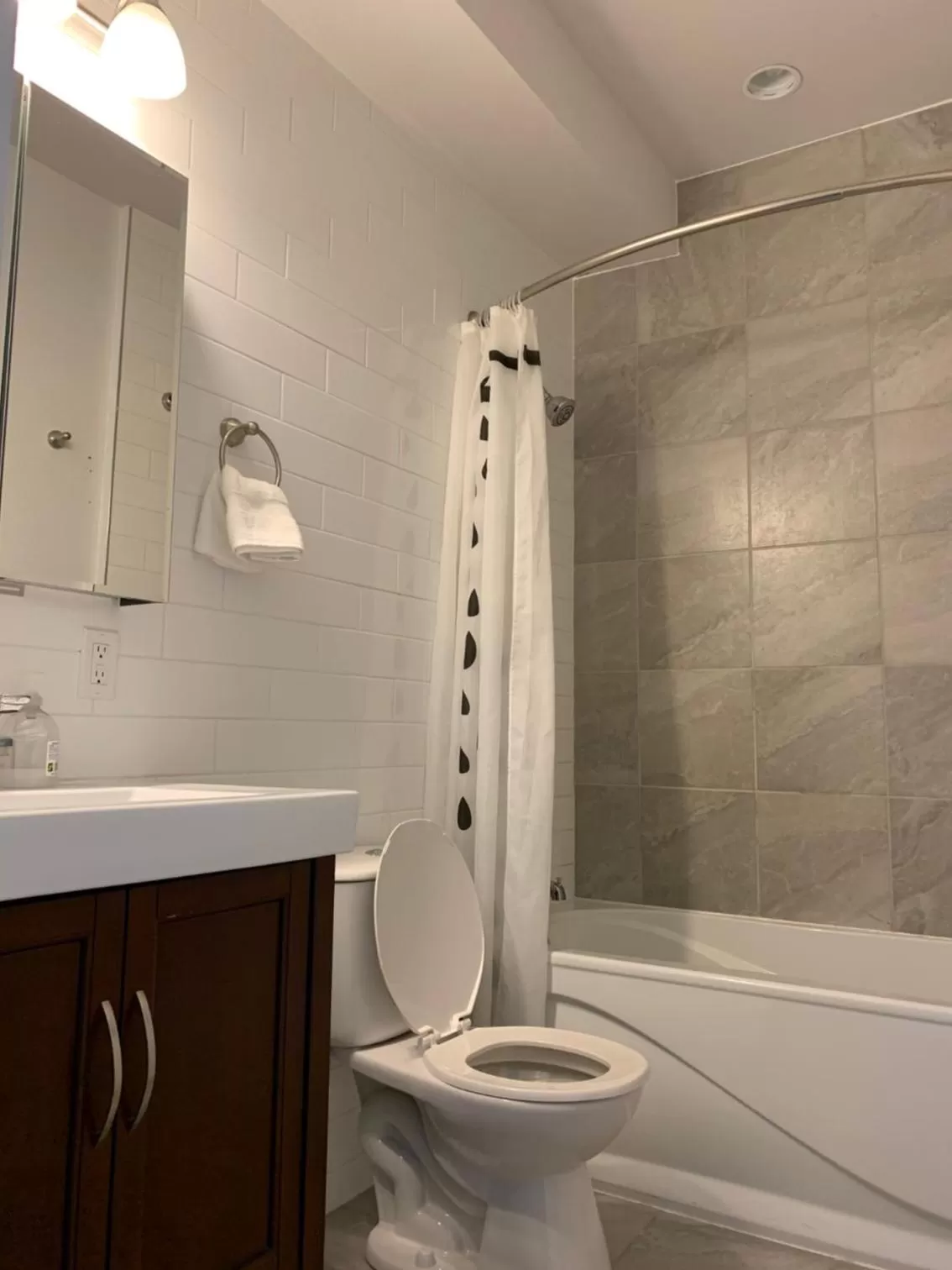 Black Rooster Guesthouse