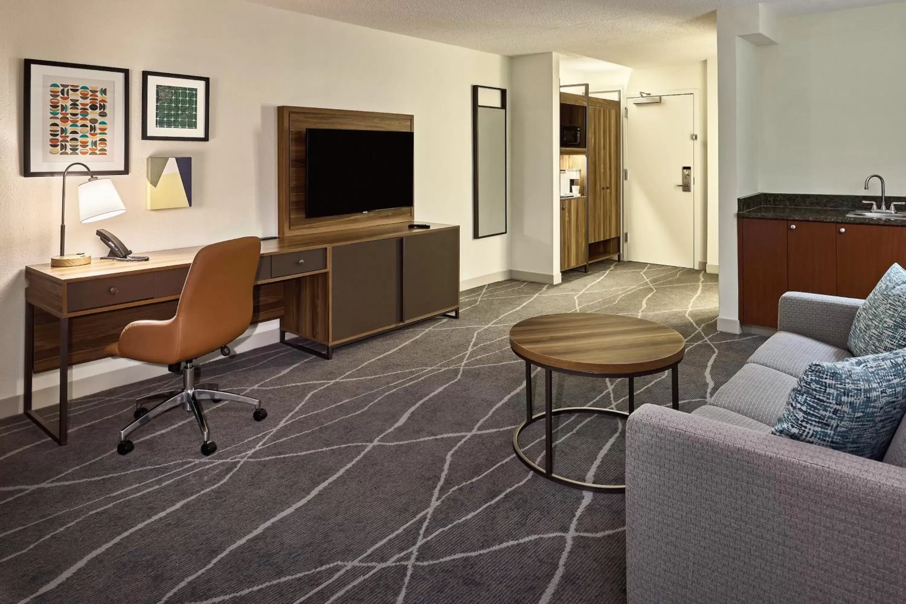 Photo of the whole room, Seating Area in Holiday Inn Express & Suites Charleston DWTN -Westedge, an IHG Hotel