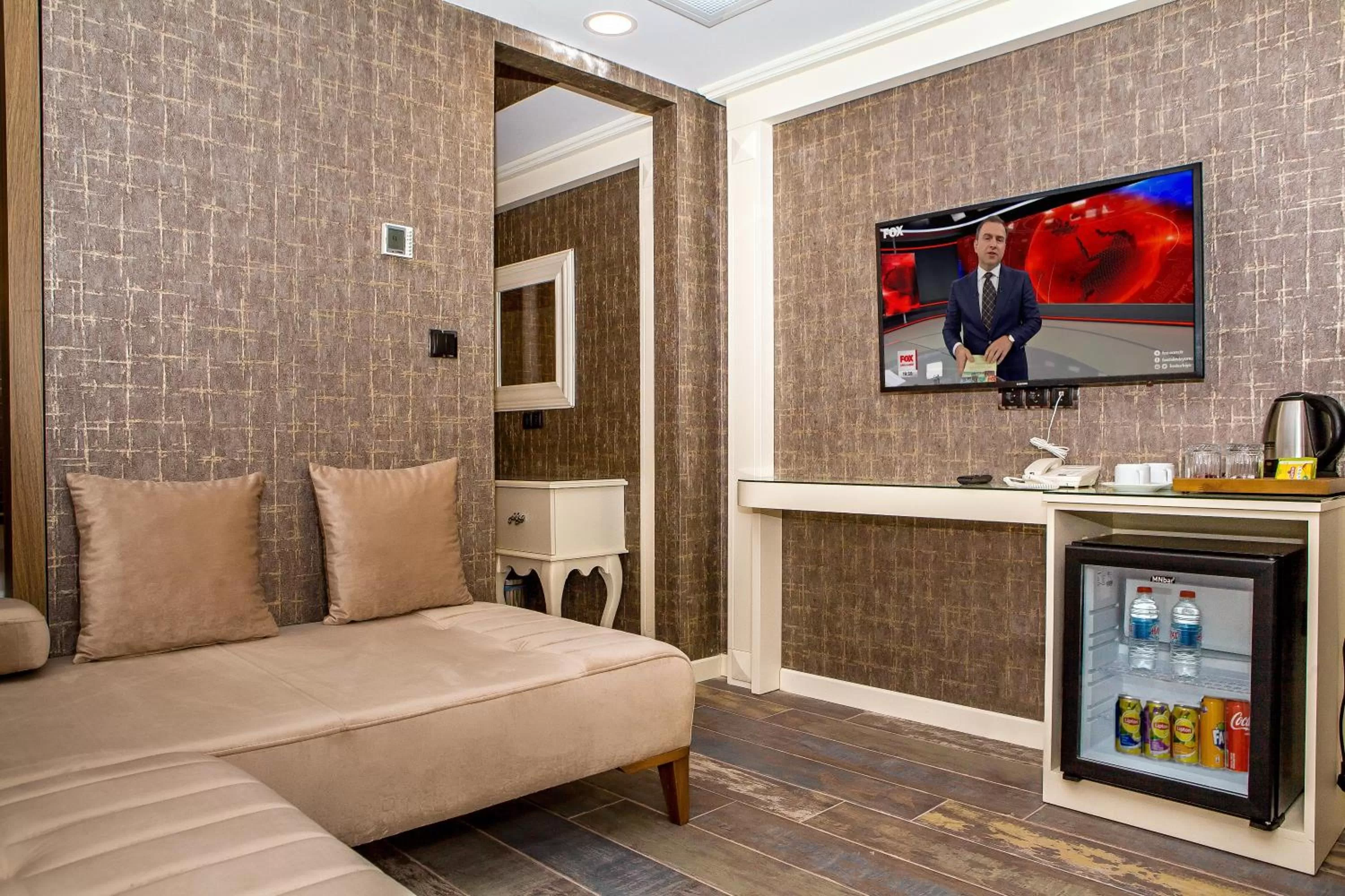 Seating area, Bed in THE LEA HOTELS & SUITE