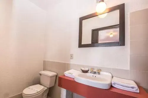 Bathroom in Hotel Descanso Inn
