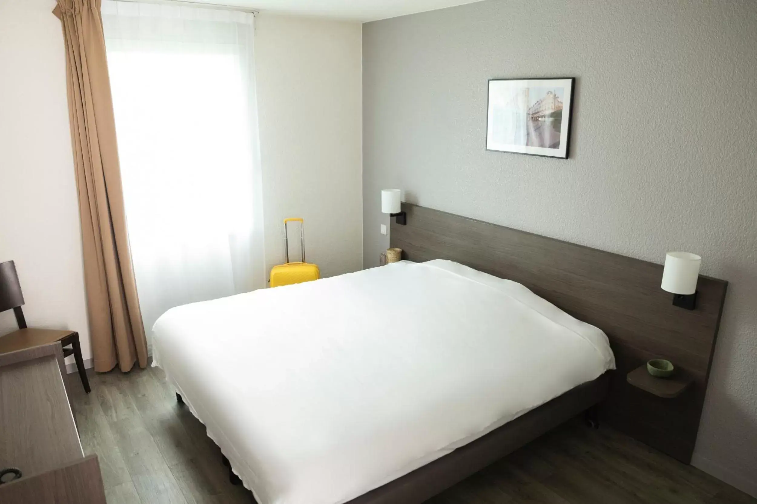Bedroom, Bed in Aparthotel Adagio Access Orléans Bedroom, Bed in Aparthotel Adagio Access Orléans