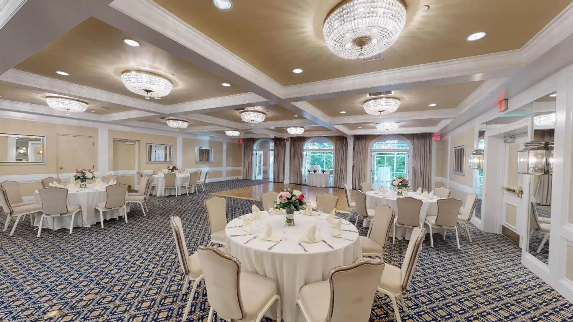 Banquet/Function facilities, Restaurant/Places to Eat in Avon Old Farms Hotel