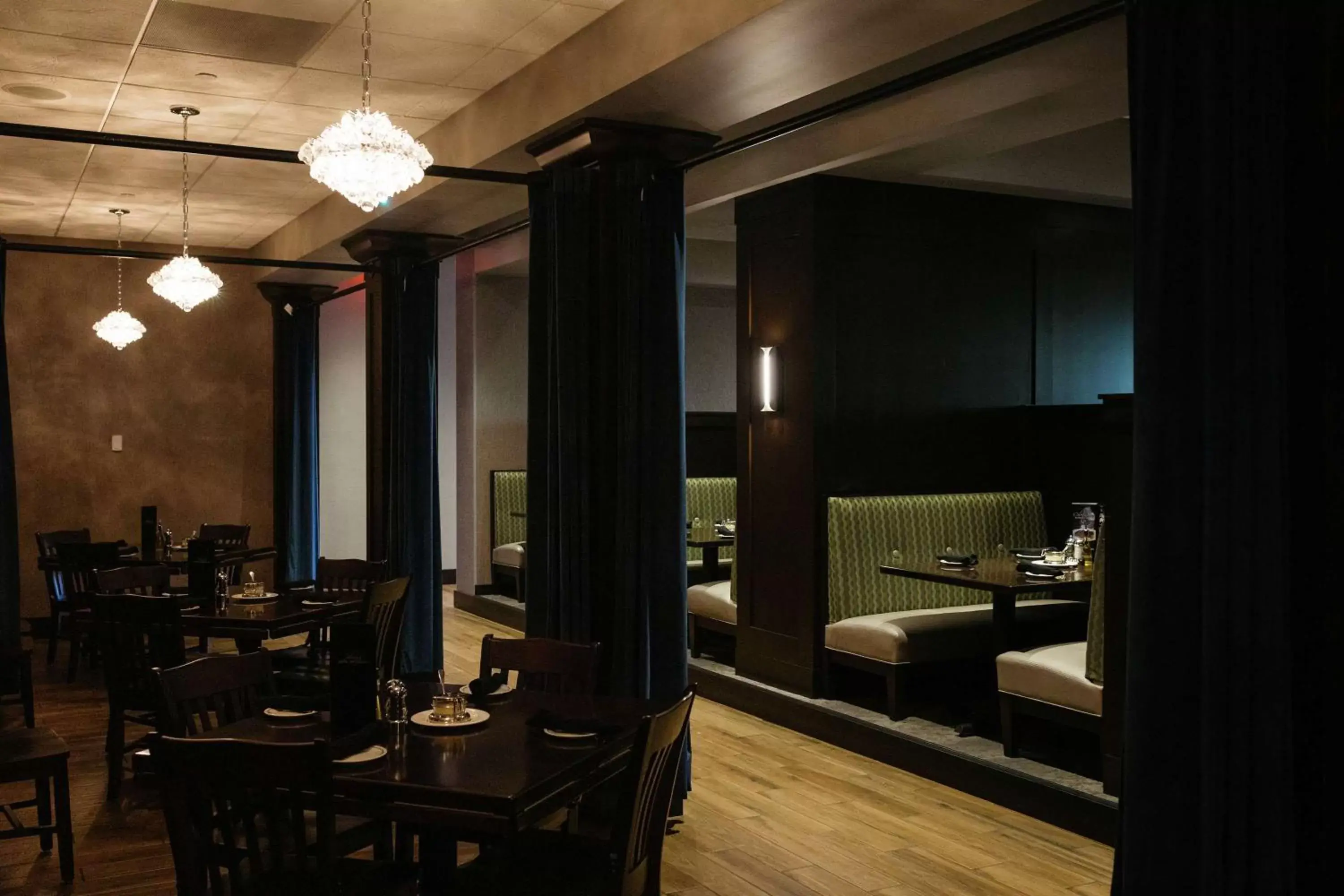 Restaurant/places to eat, Dining Area in Hilton Garden Inn Madison Sun Prairie