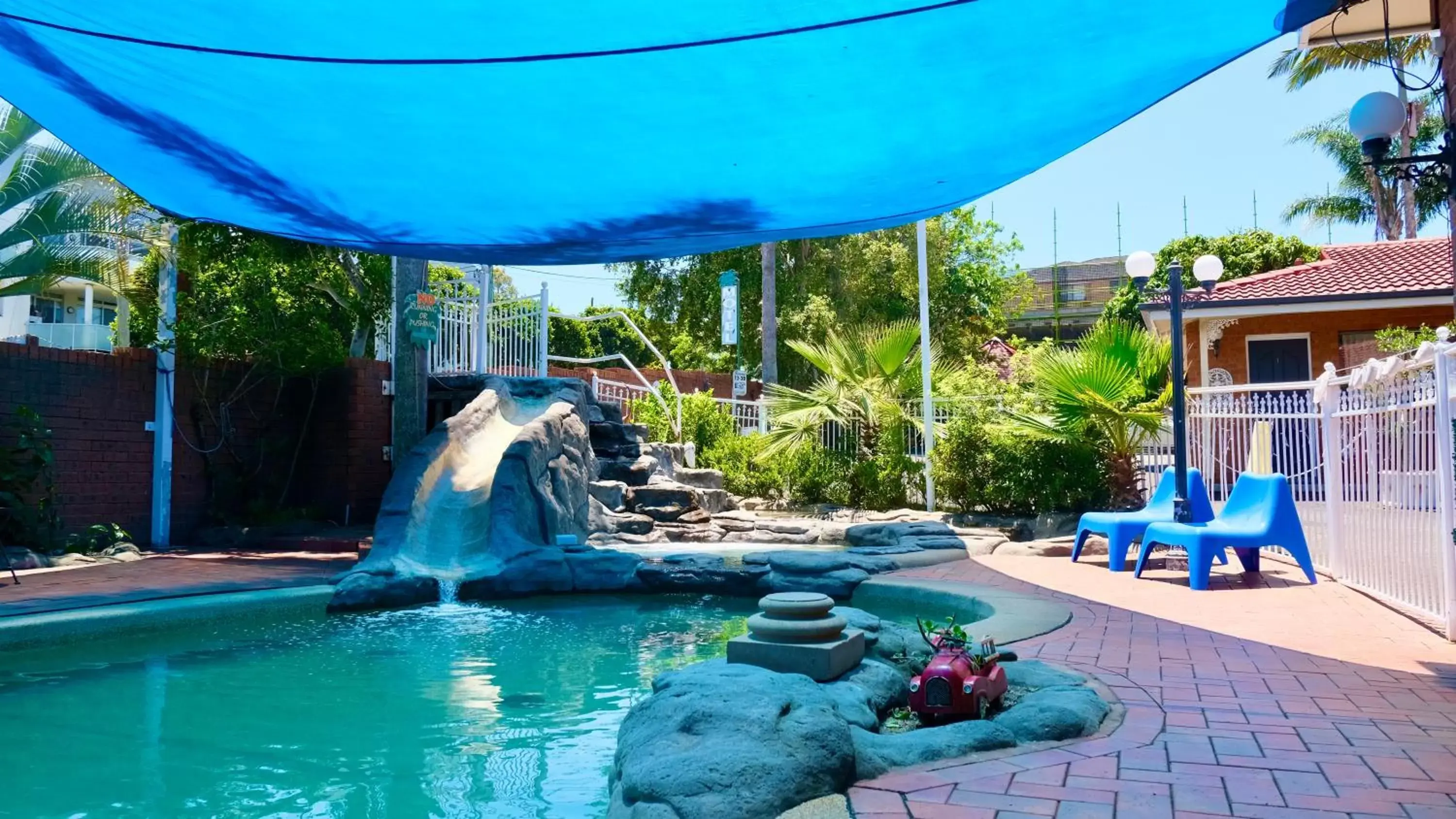 Pool view, Swimming Pool in Sapphire Palms Motel