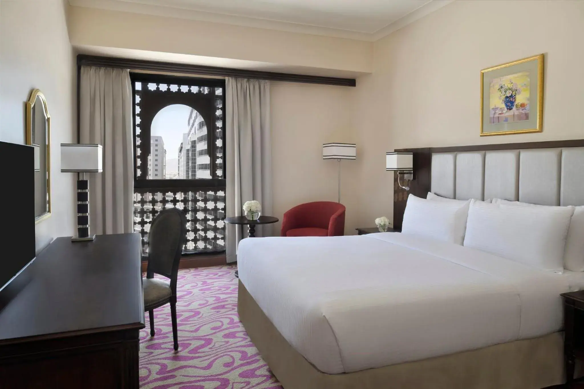 Photo of the whole room, Bed in Dar Al Iman InterContinental