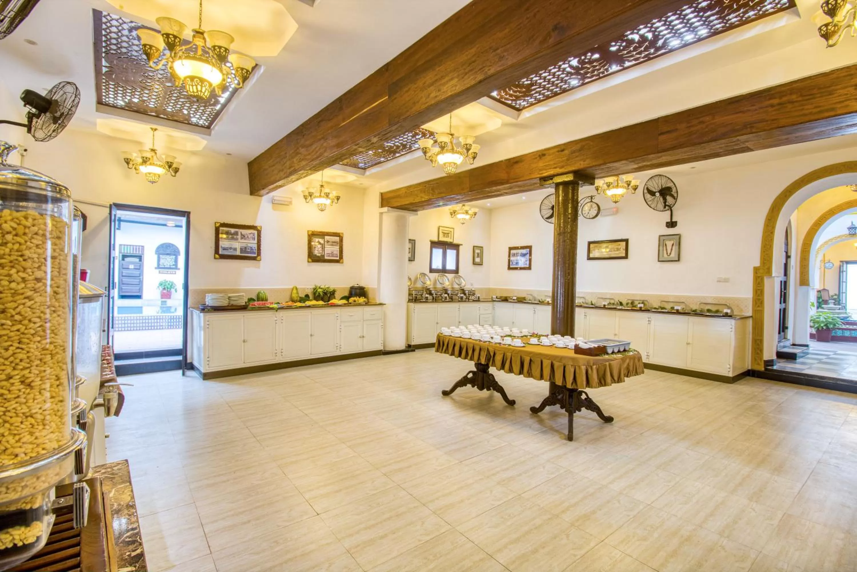 Dining area in Tembo House Hotel