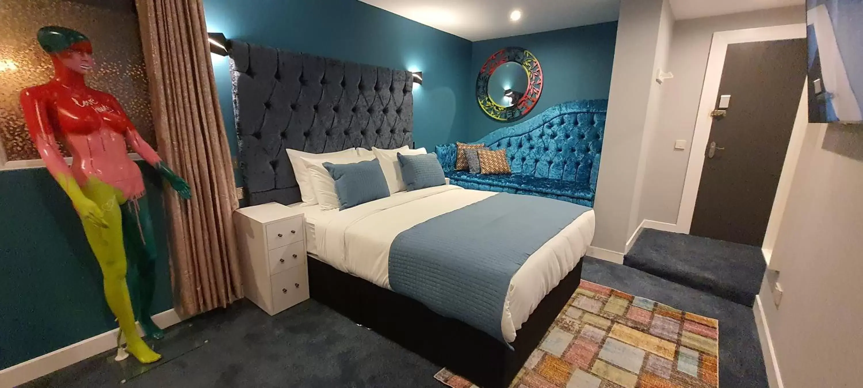 Bed in The Gate Hotel