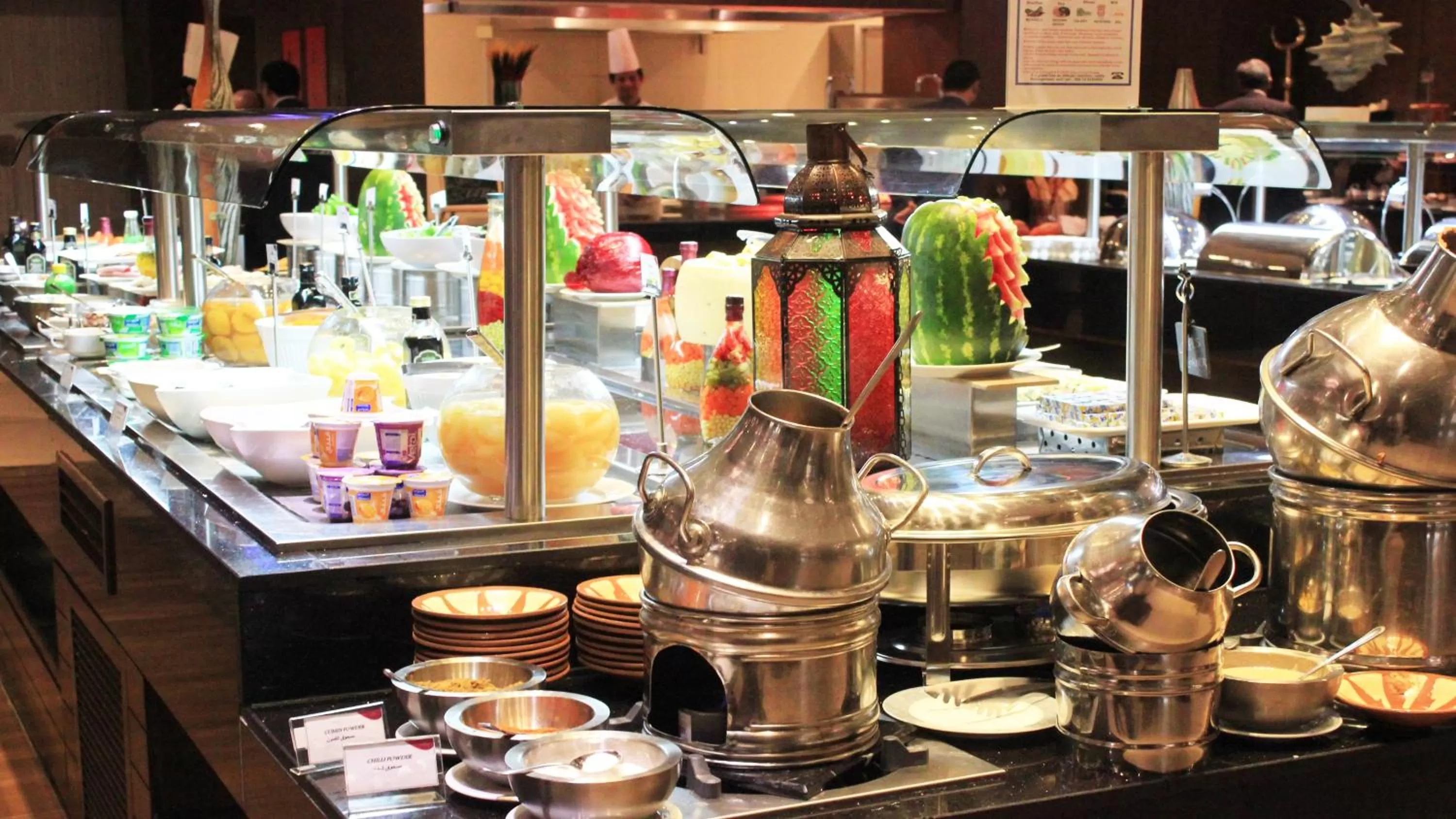 Restaurant/places to eat in Crowne Plaza Madinah by IHG