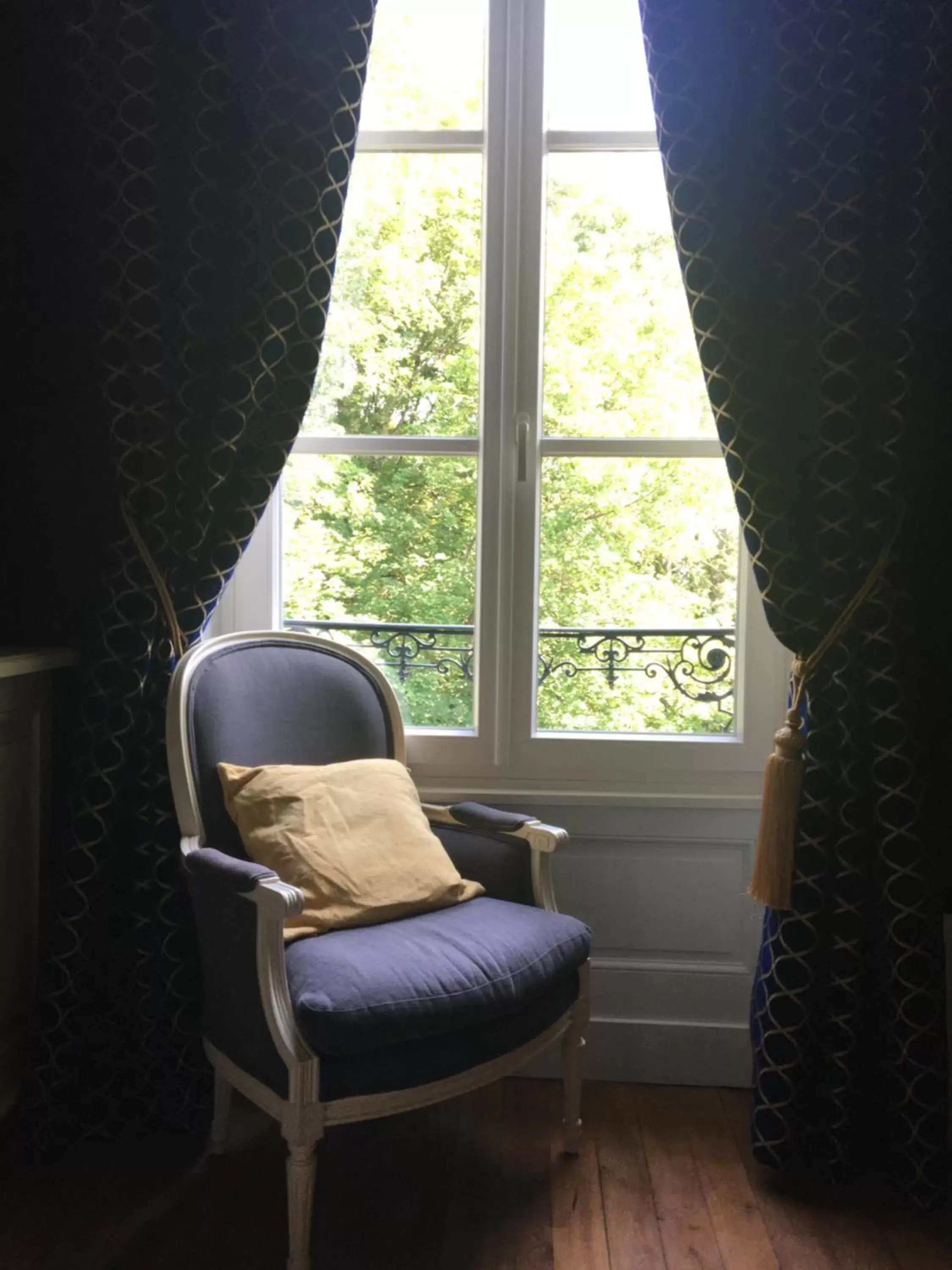 Bedroom, Seating Area in Château de Corcelle - Chambres et table d'hôtes