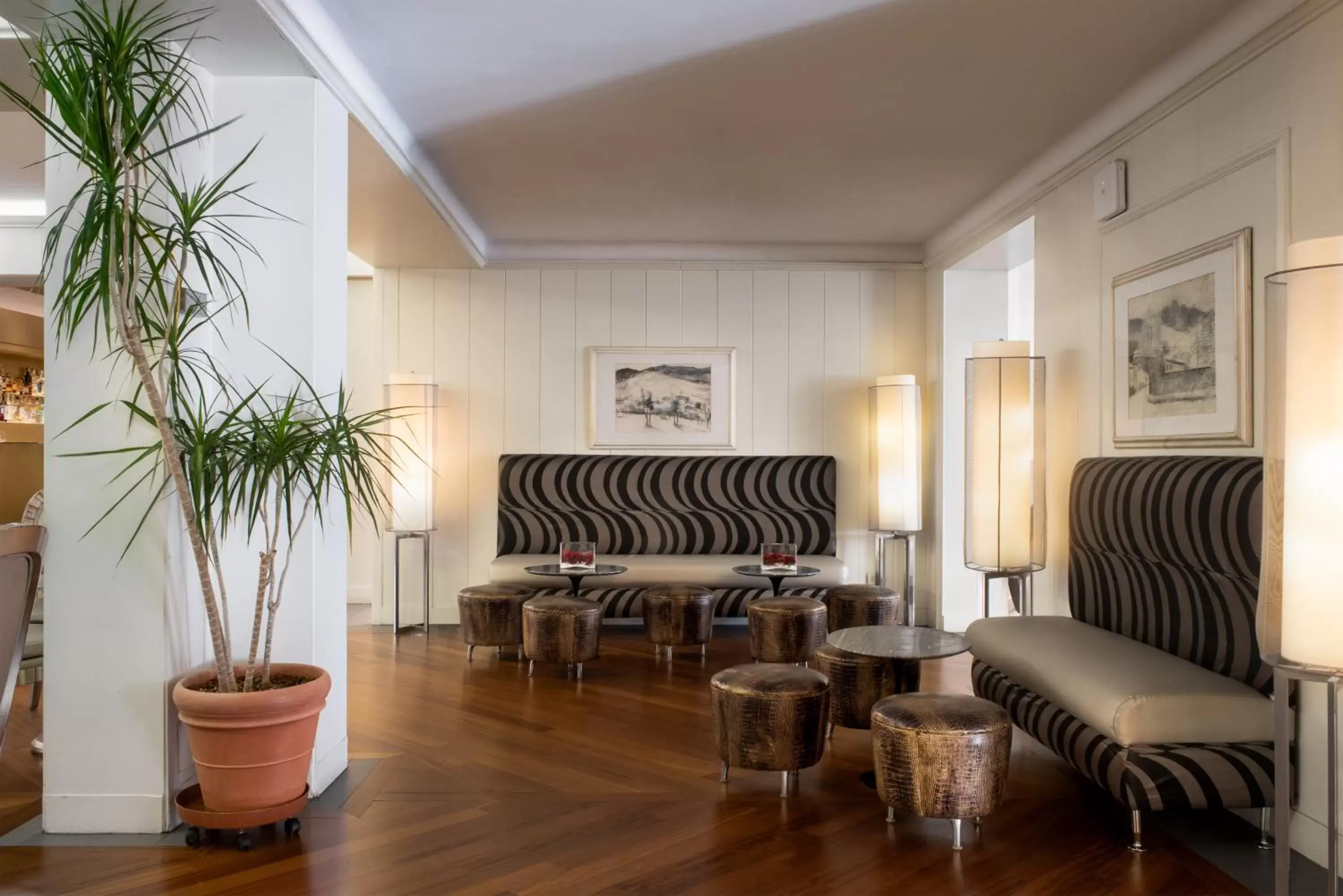 Communal lounge/ TV room, Seating Area in Hotel Indigo Florence, an IHG Hotel