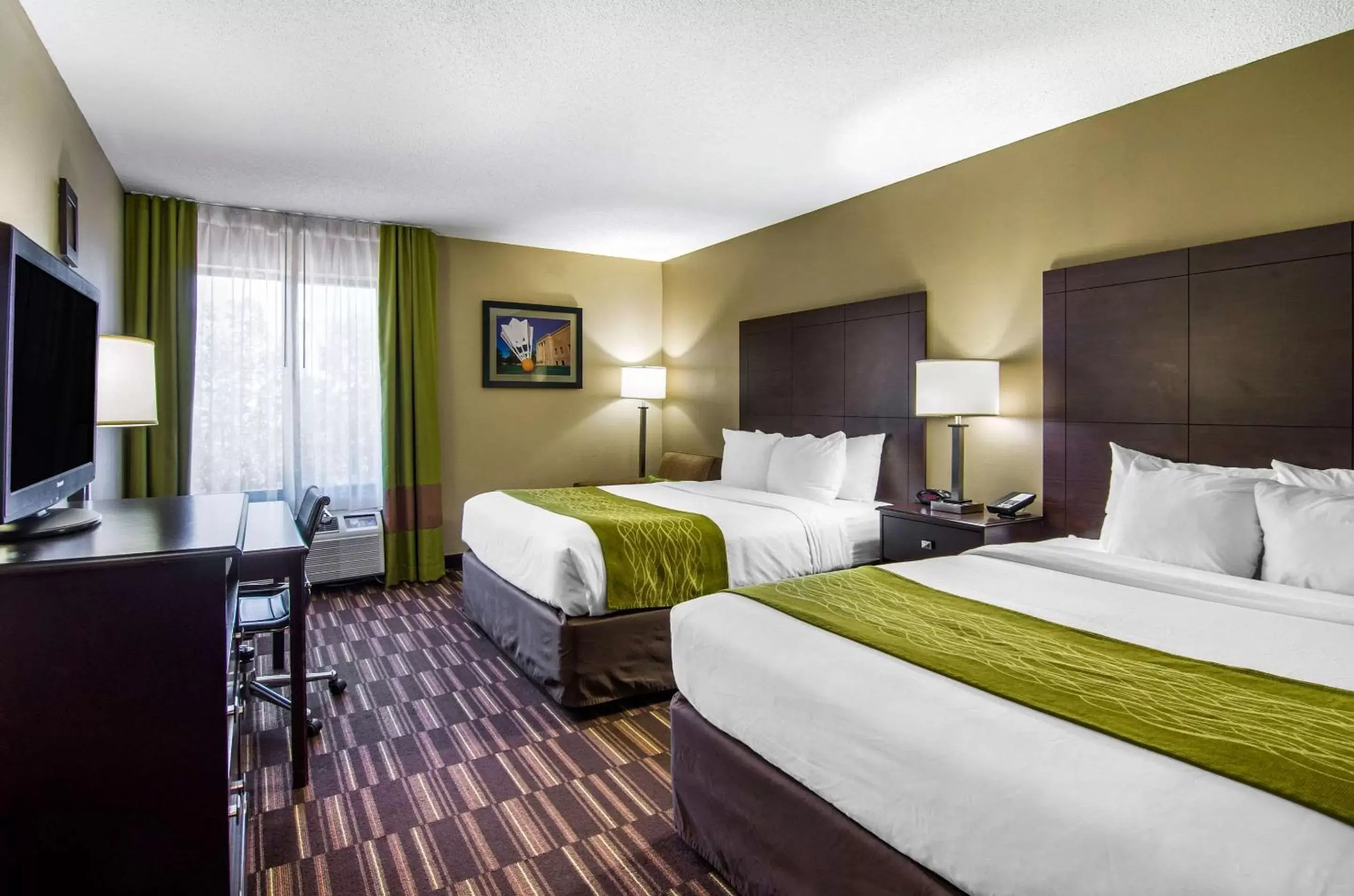 Bedroom, Bed in Comfort Inn & Suites Near Worlds of Fun