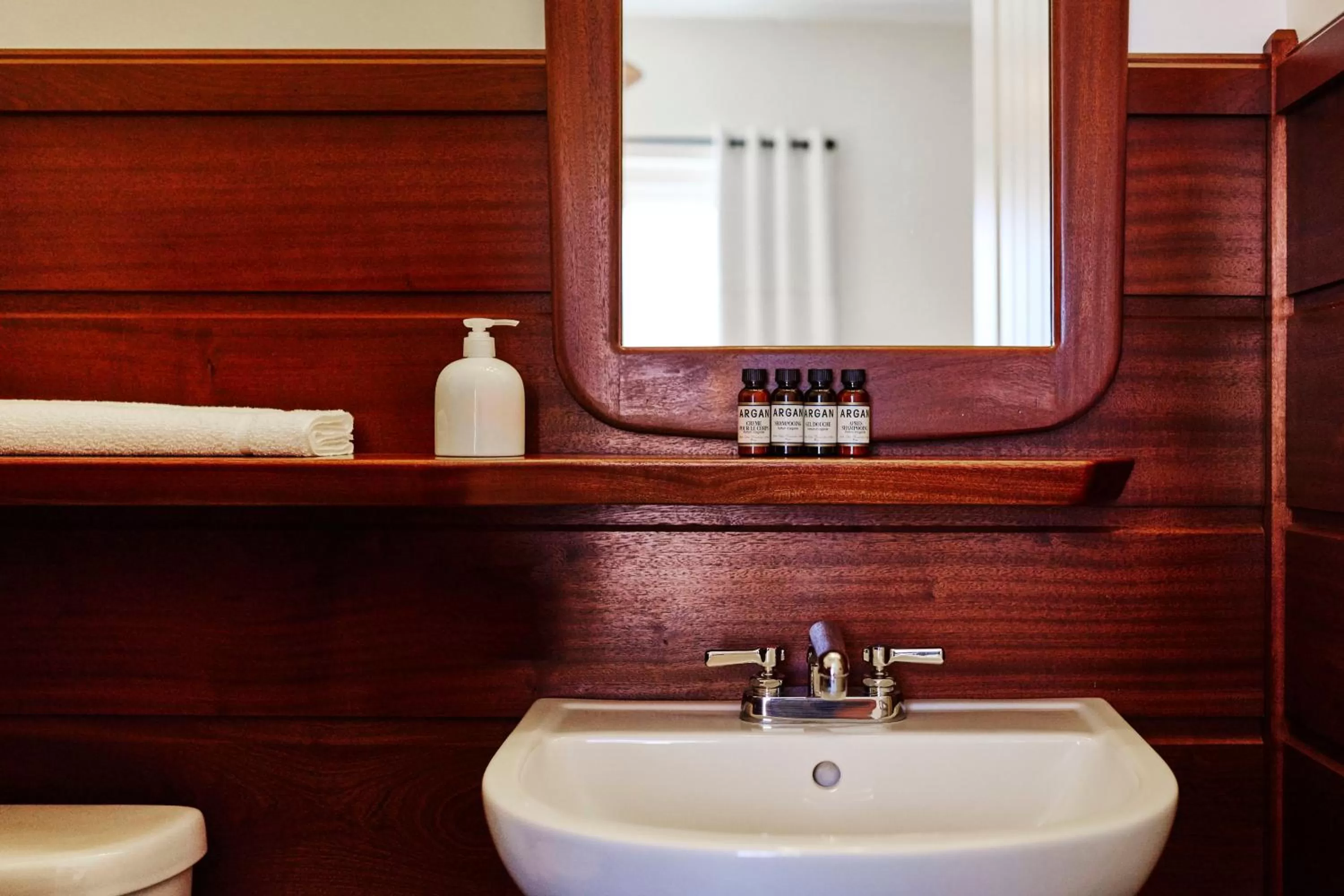 Bathroom in Freehand Chicago