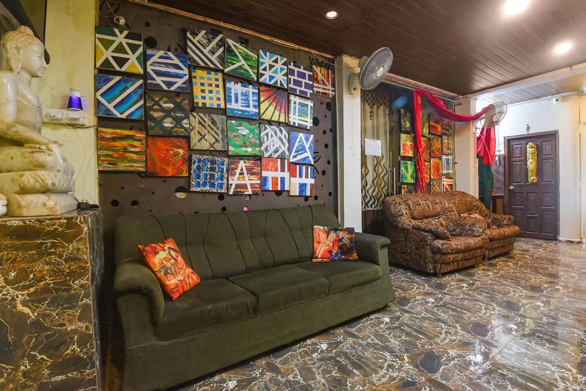 Seating area in FabExpress Corinthia Boutique Rooms - Nr Candolim Beach