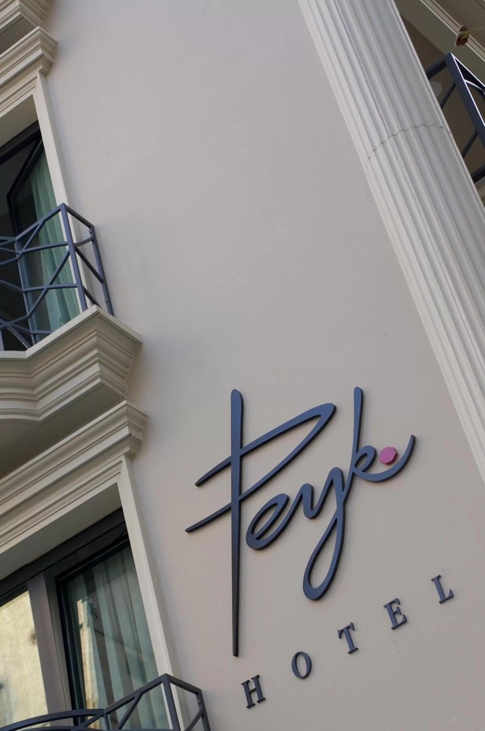 Facade/entrance in Peyk Hotel Oldcity