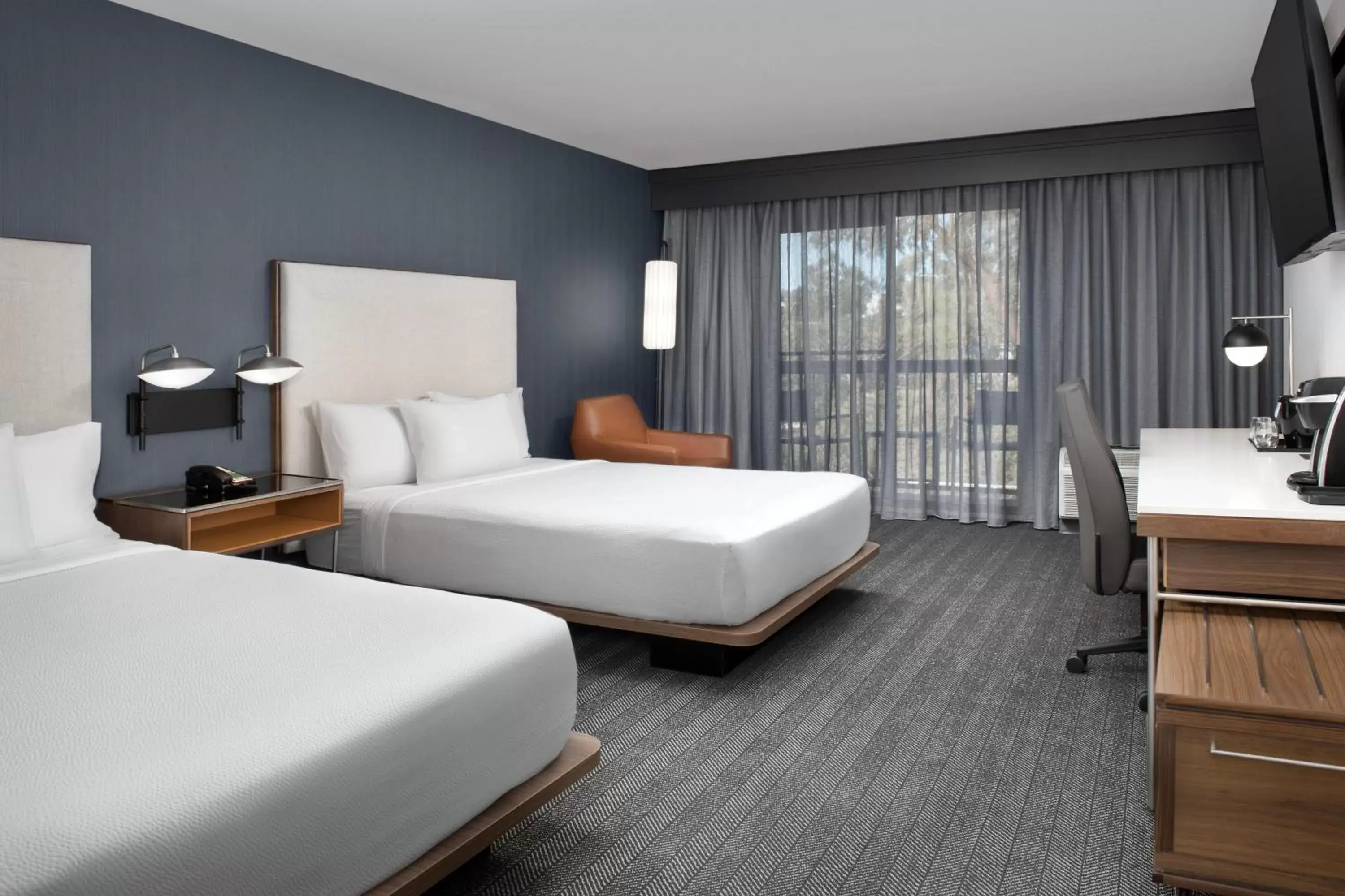 Photo of the whole room, Bed in Courtyard by Marriott San Diego Carlsbad