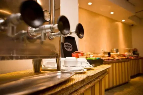Buffet breakfast, Restaurant/Places to Eat in Carillon Plaza Hotel