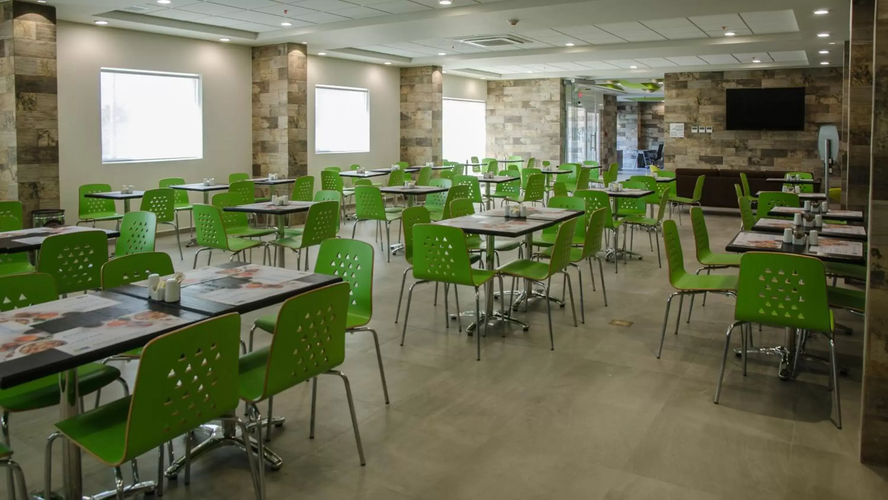 Breakfast, Restaurant/Places to Eat in Holiday Inn Express and Suites Celaya, an IHG Hotel