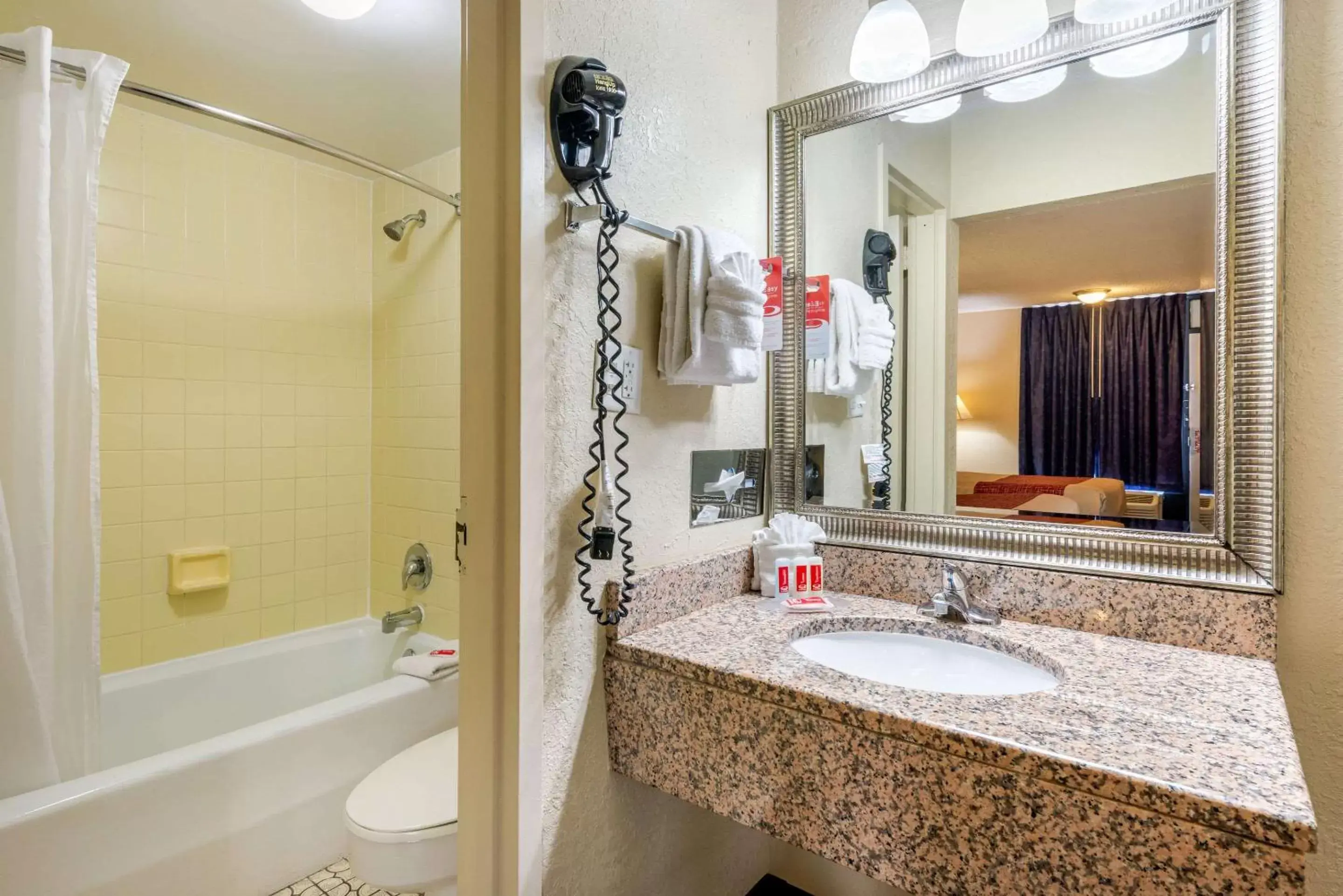 Bathroom in Econo Lodge International Drive