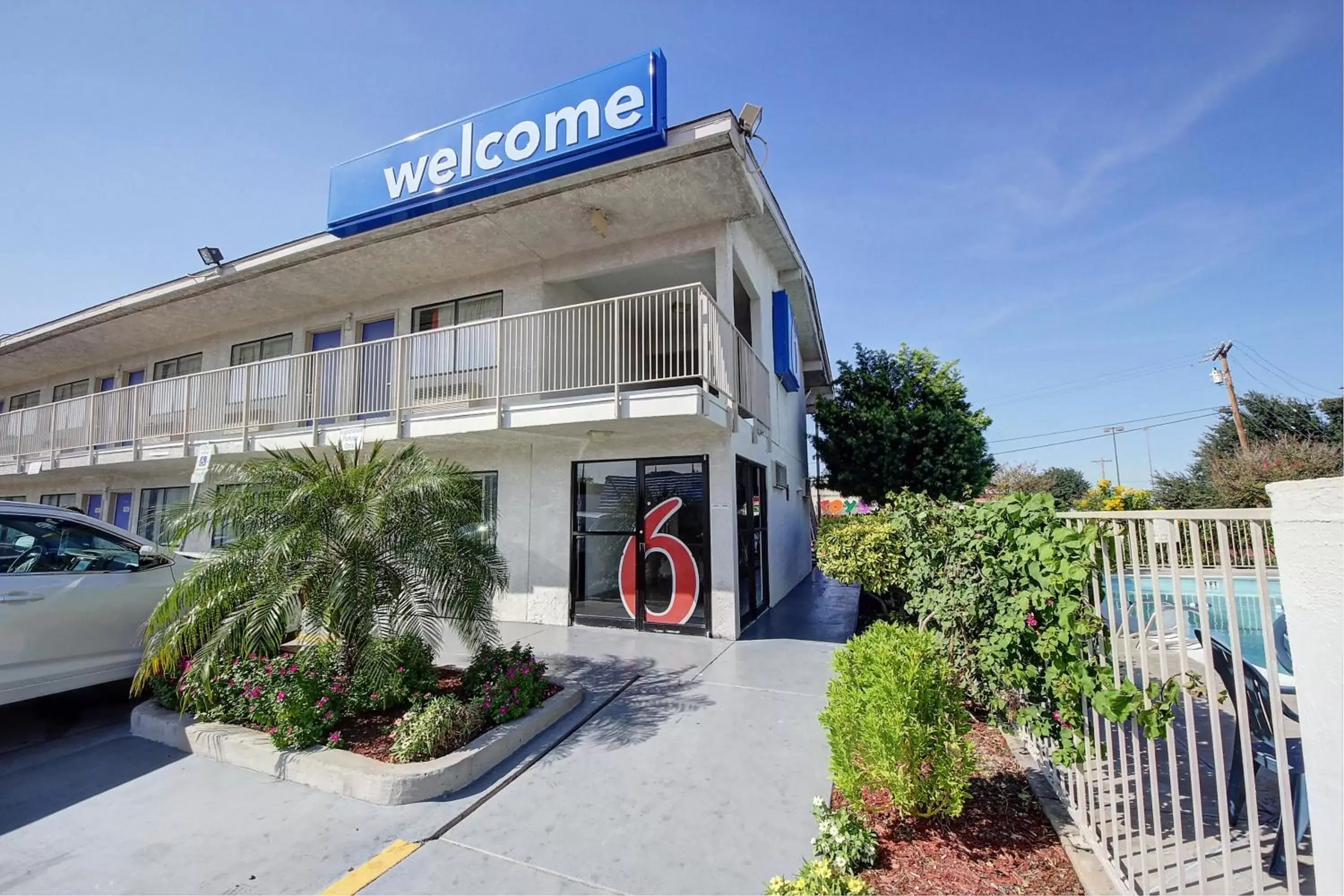 Facade/entrance, Property Building in Motel 6-Laredo, TX - South