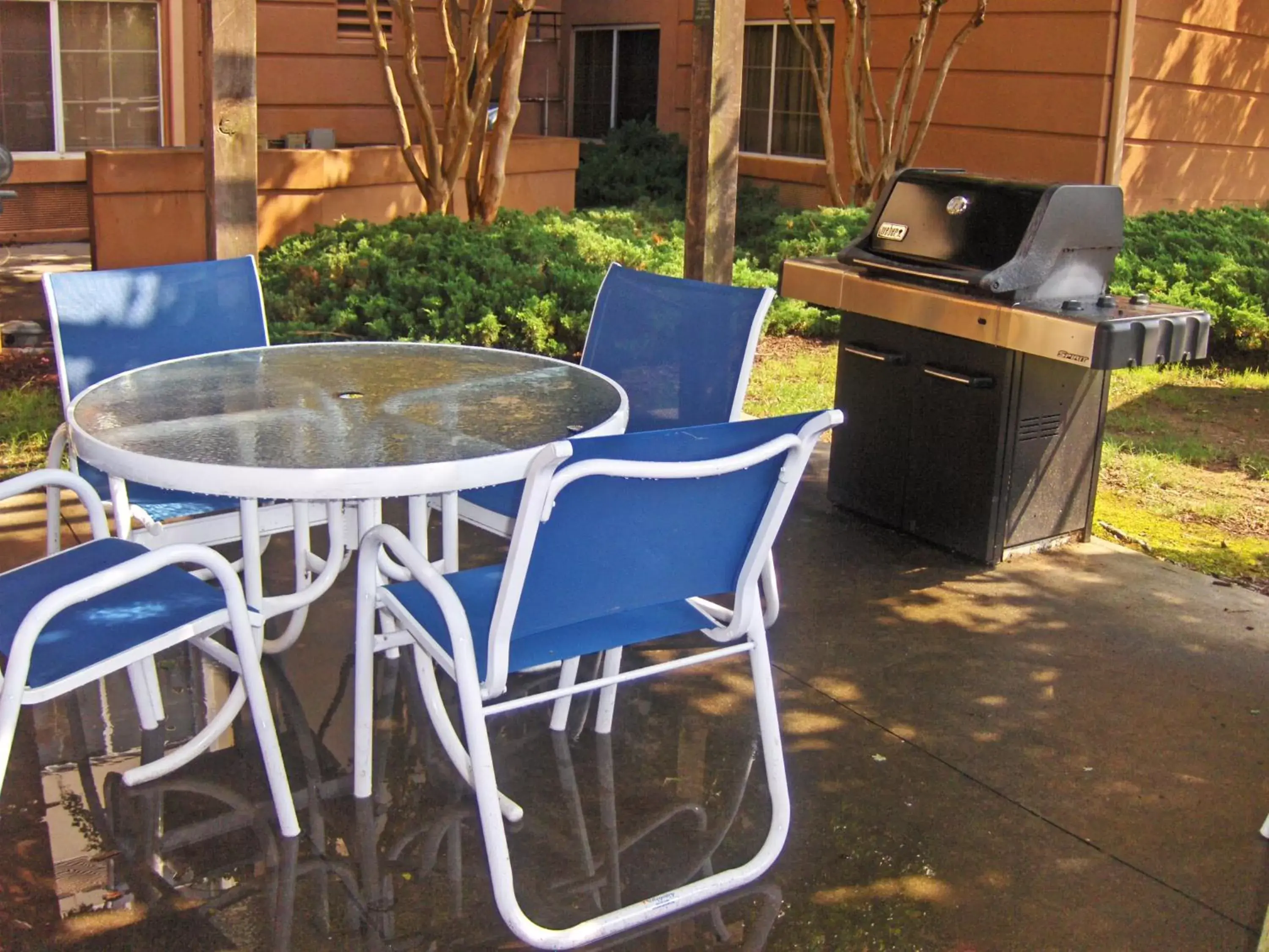 Patio, BBQ Facilities in Extended Stay America Suites - Atlanta - Buckhead