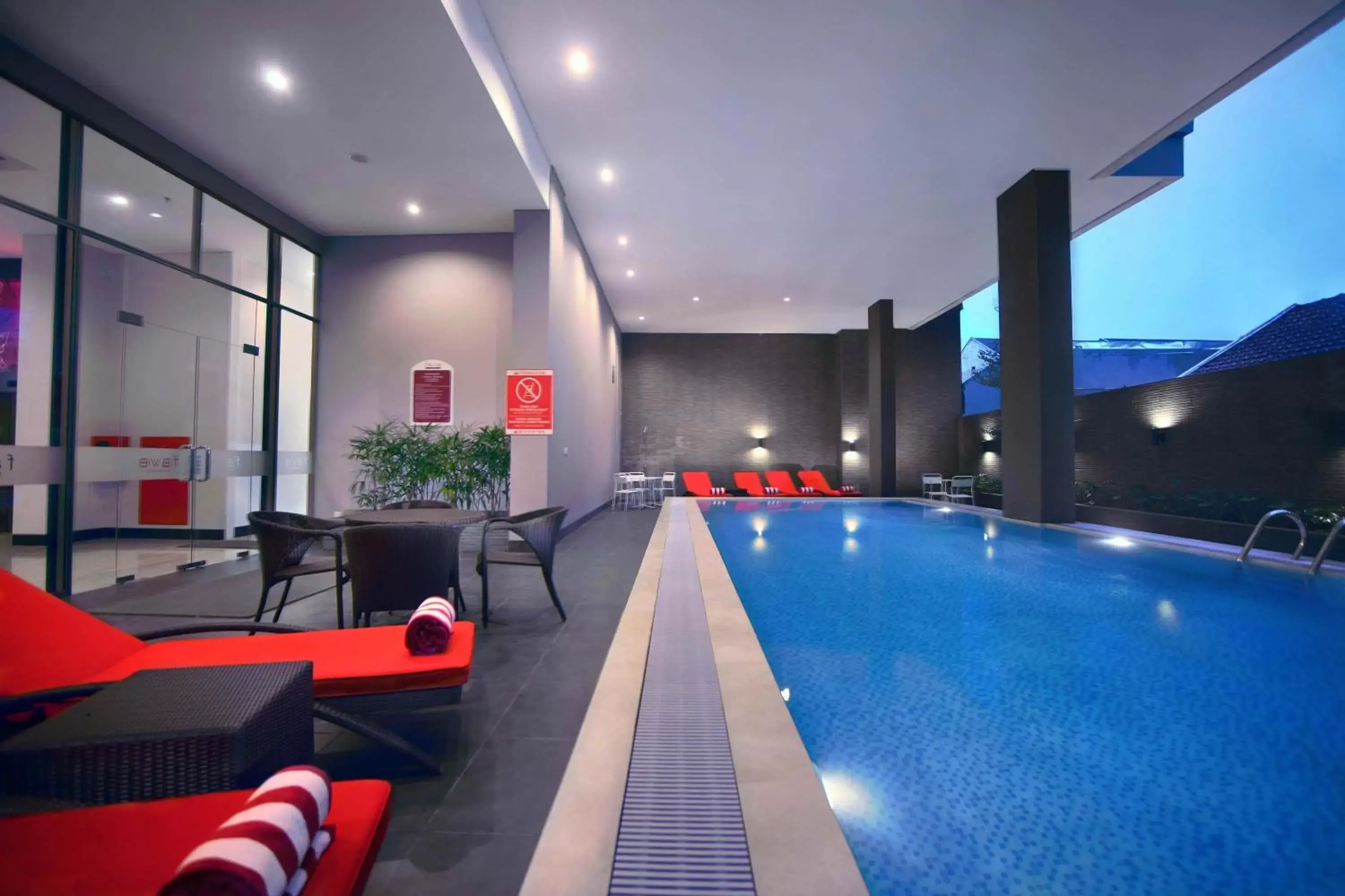 Swimming Pool in favehotel - Pantai Losari Makassar