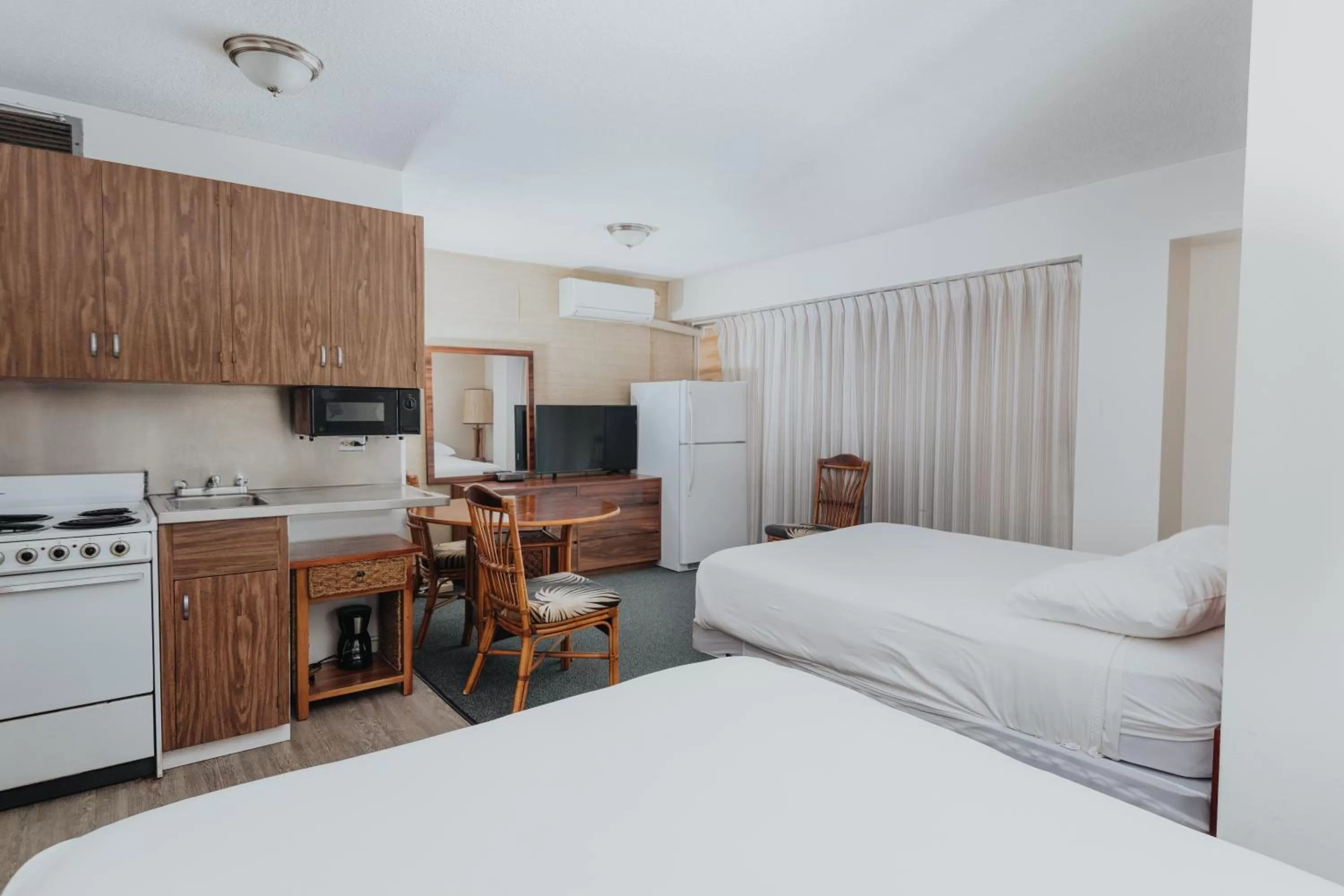 Bed in Royal Grove Waikiki