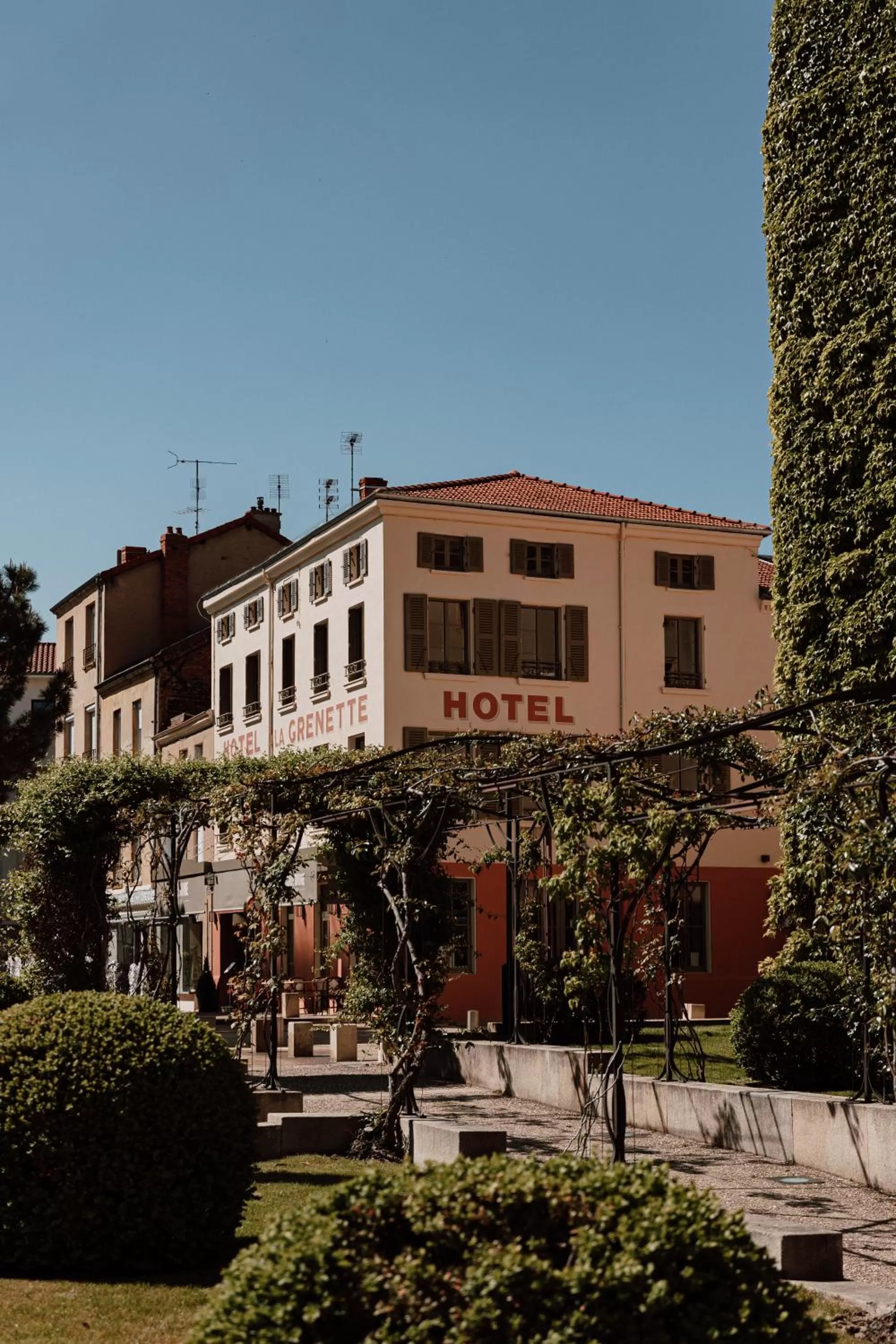 Property Building in Mage hôtels - Hôtel la grenette - Brasserie Bonté Divine