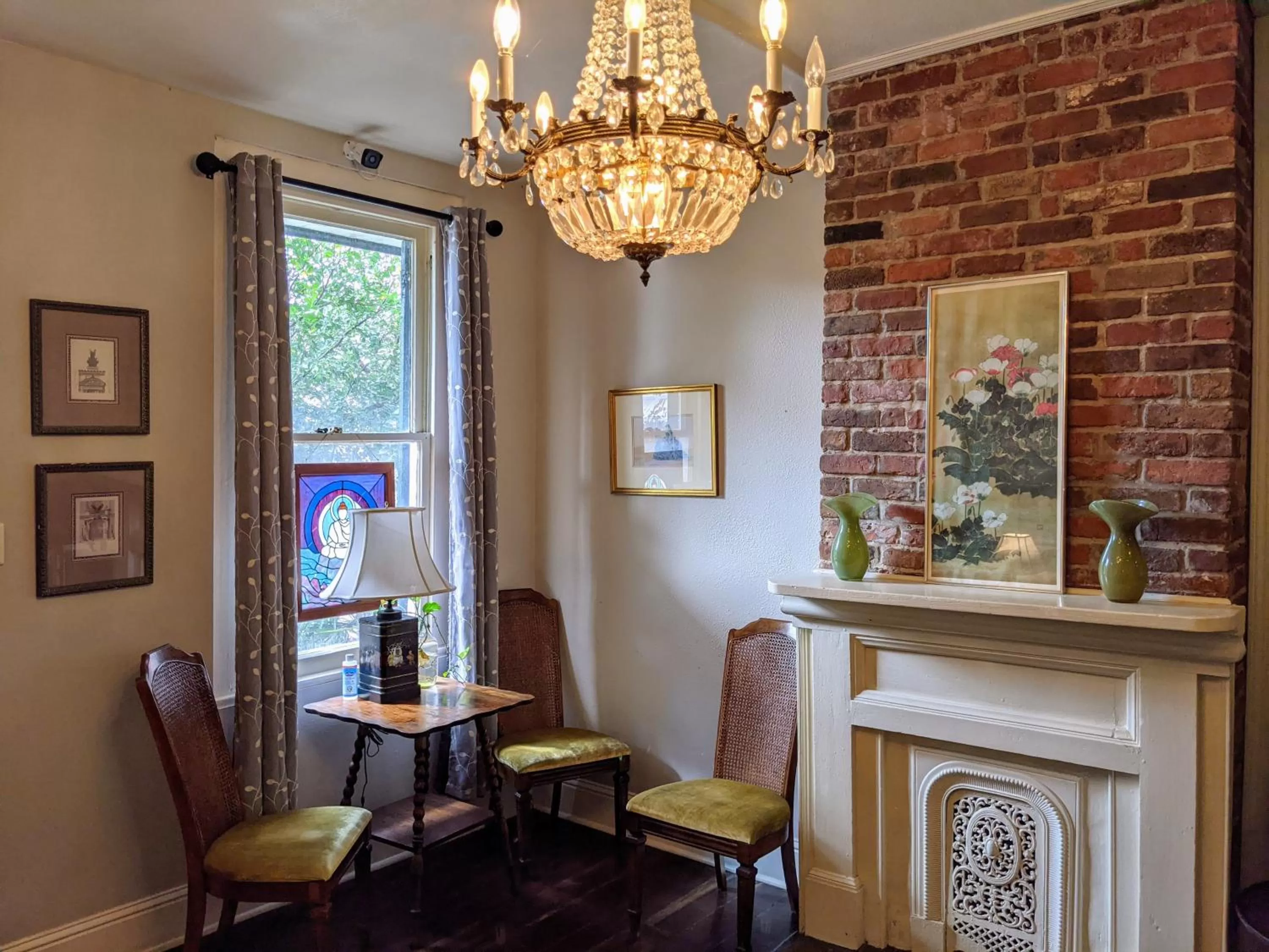 Communal lounge/ TV room in Balcony Guest House