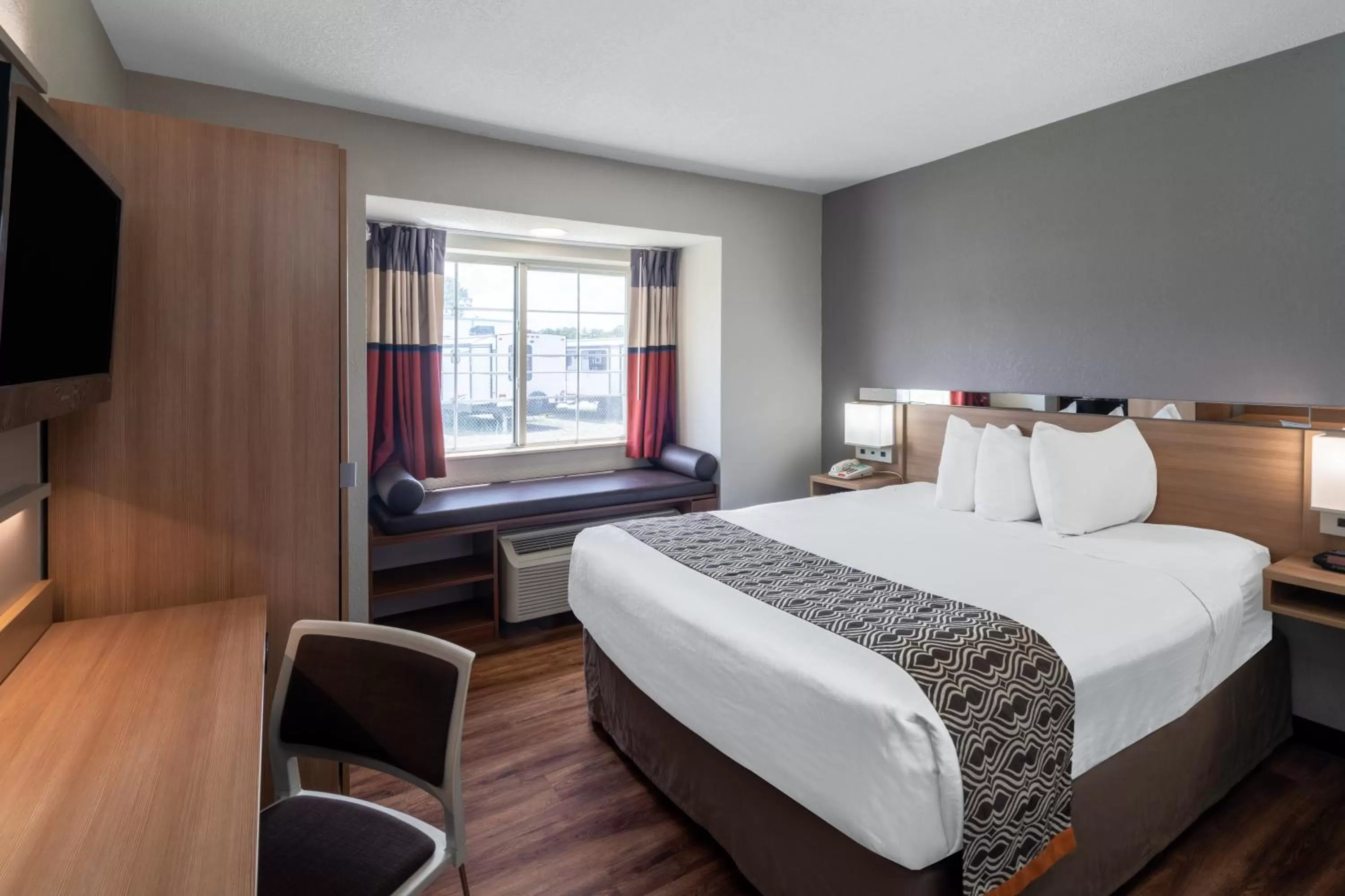 Bed in Microtel Inn & Suites by Wyndham Savannah/Pooler