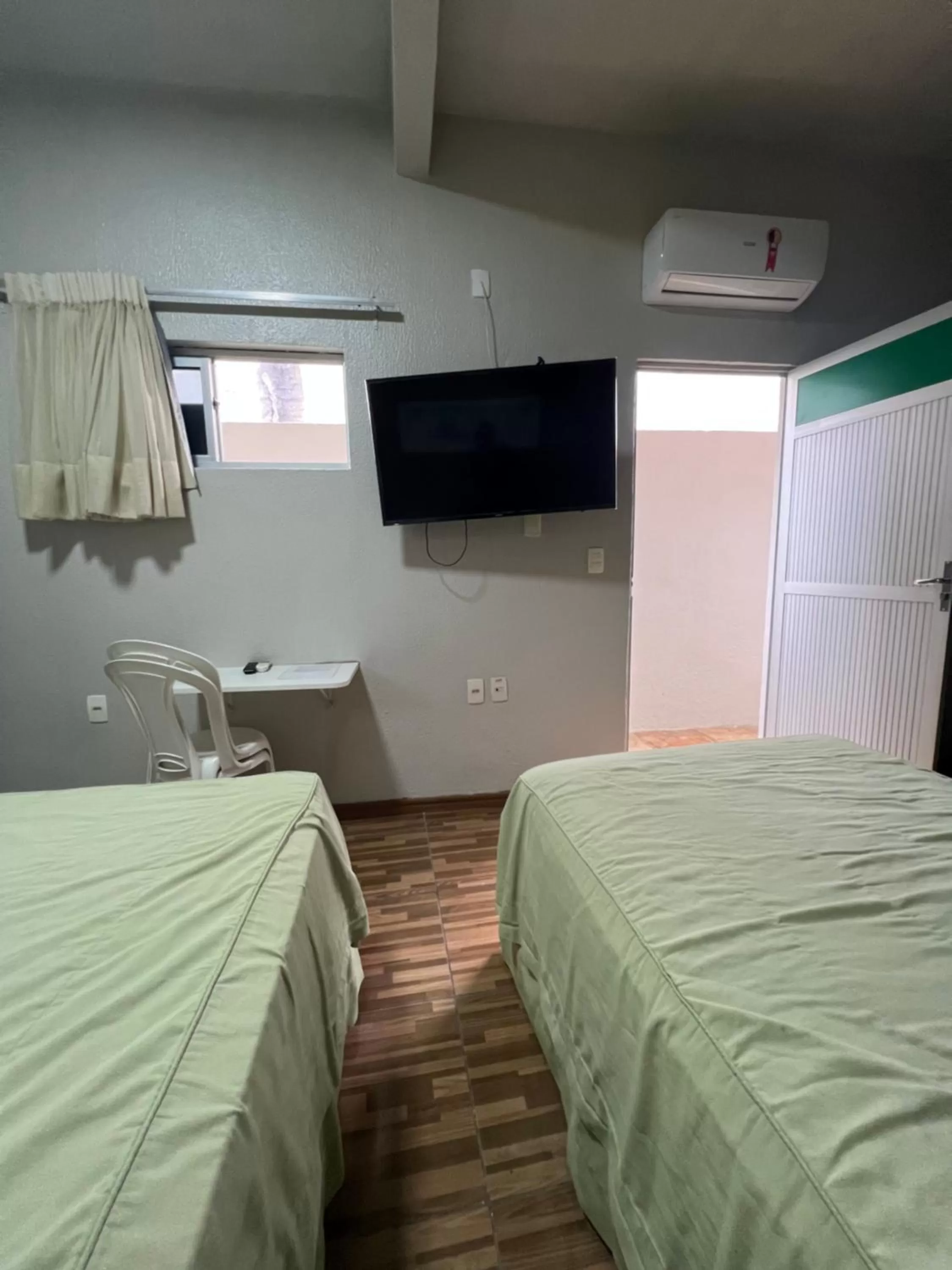 Bedroom, TV/Entertainment Center in Pousada Hostal Iracema