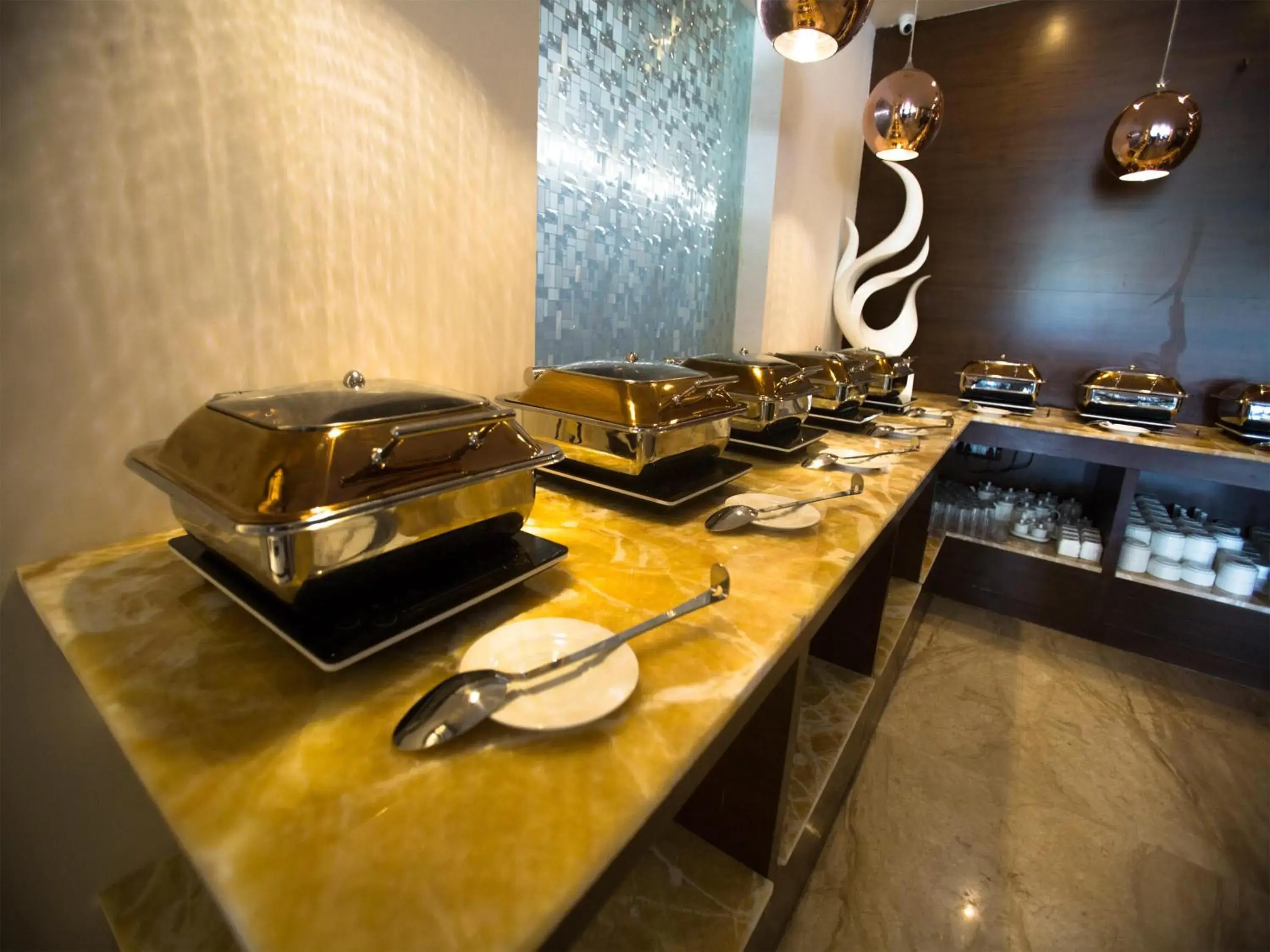 Restaurant/Places to Eat in Crossway Parklane Airport Hotel Chennai