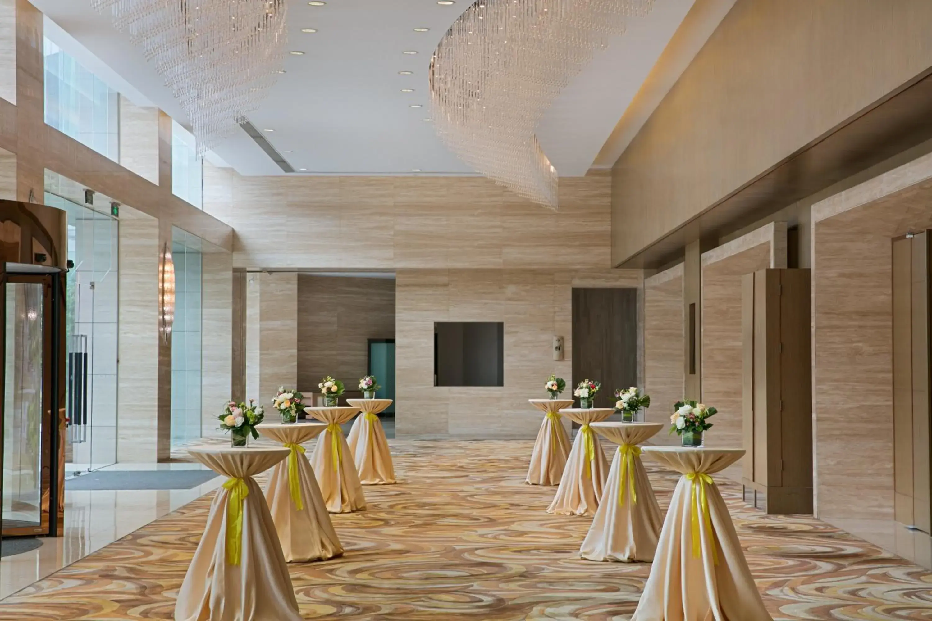 Meeting/conference room, Restaurant/Places to Eat in Crowne Plaza Zhongshan Wing On City, an IHG Hotel