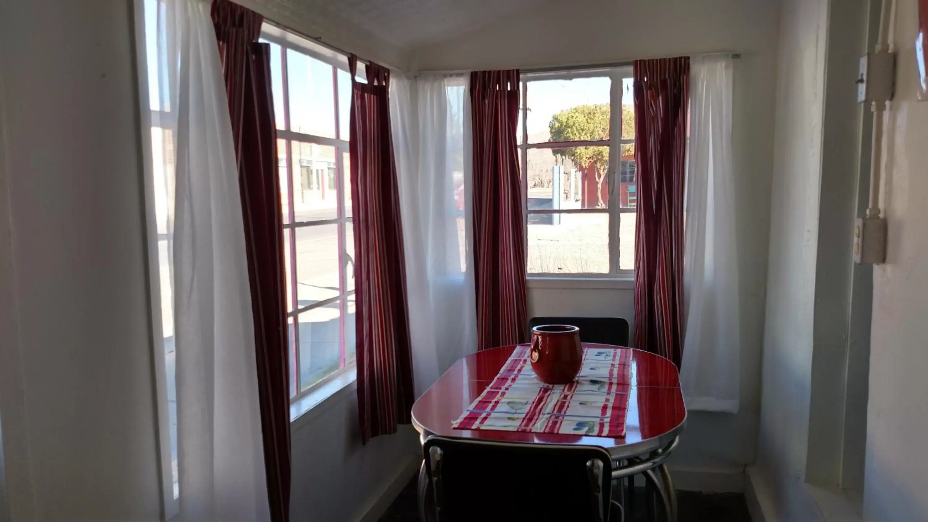 Dining Area in Pelican Spa