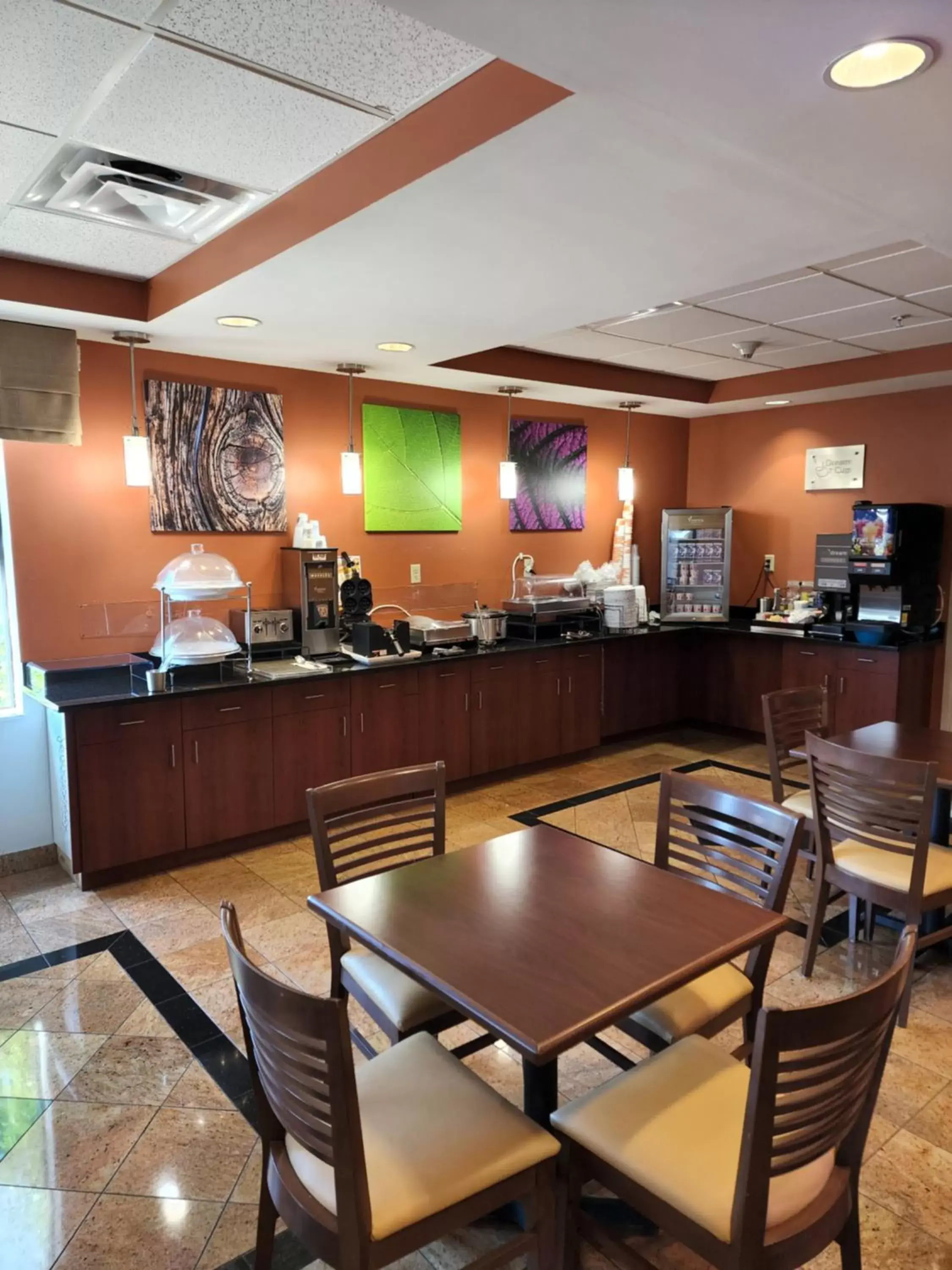 Continental breakfast, Restaurant/Places to Eat in Sleep Inn & Suites Dyersburg I-155
