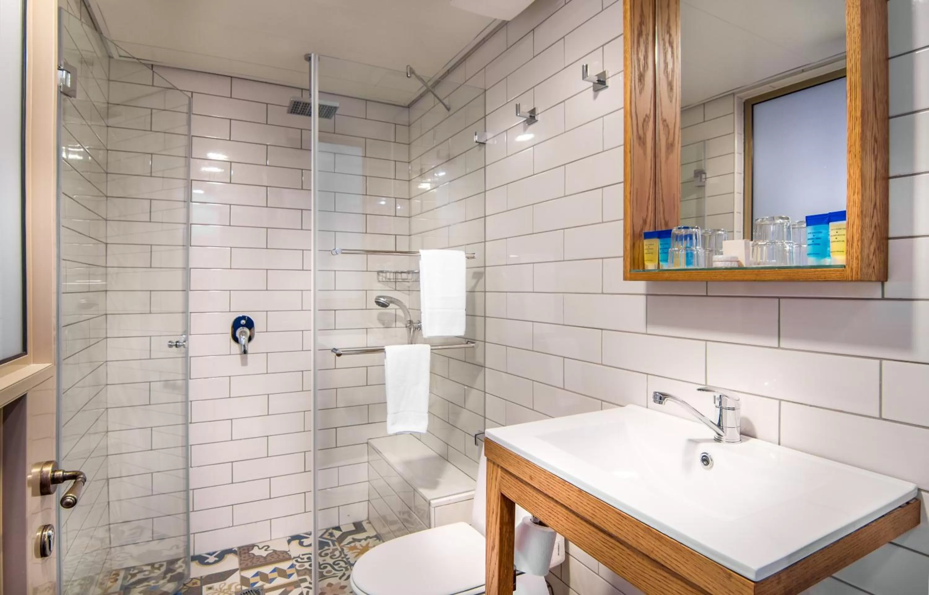 Shower in Embassy Hotel Tel Aviv