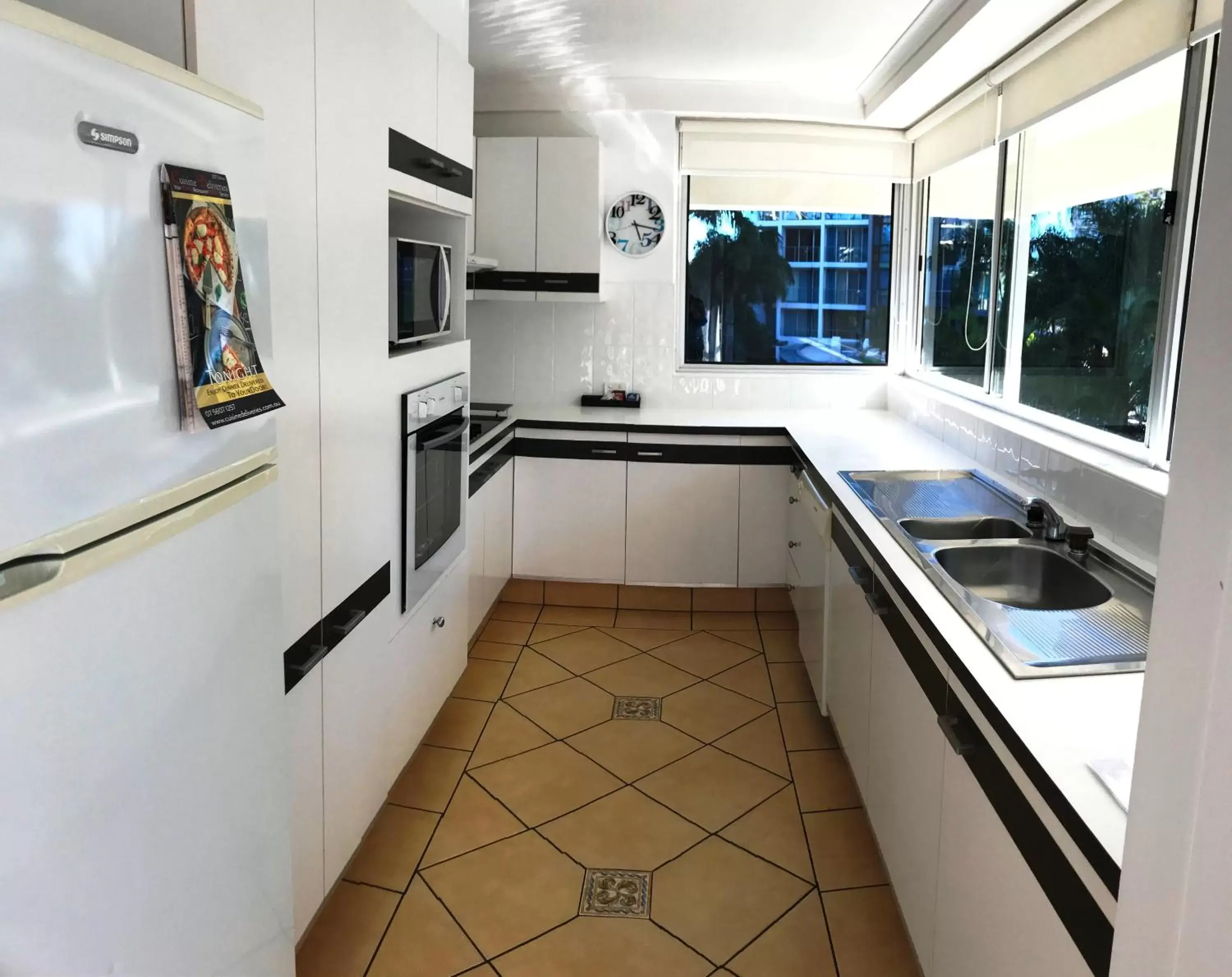 Kitchen or kitchenette, Kitchen/Kitchenette in Baronnet Apartments