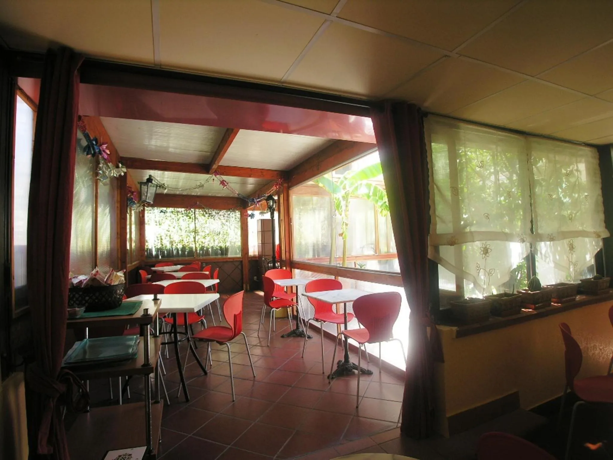 Restaurant/places to eat in Hotel Toledo