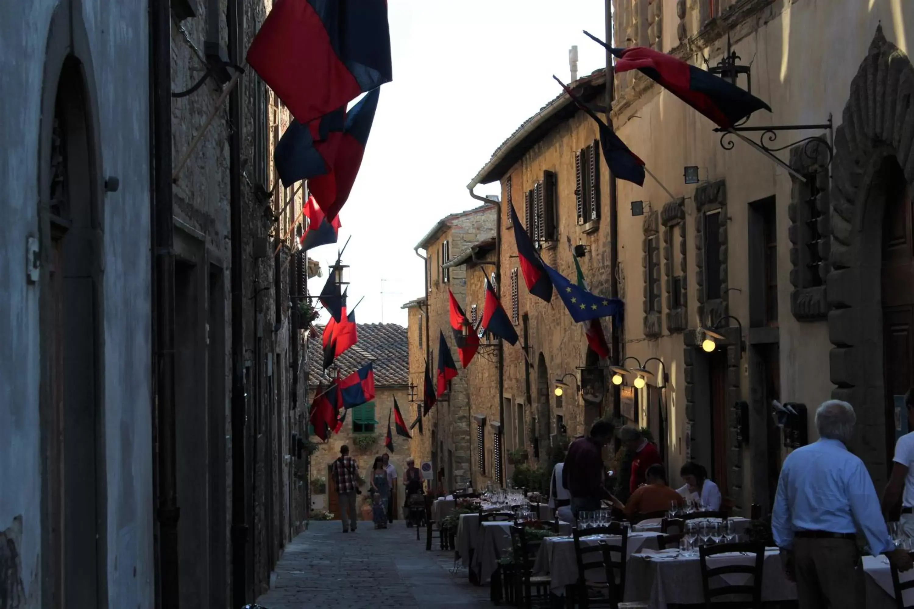 Neighbourhood, Neighborhood in Le Terrazze Del Chianti