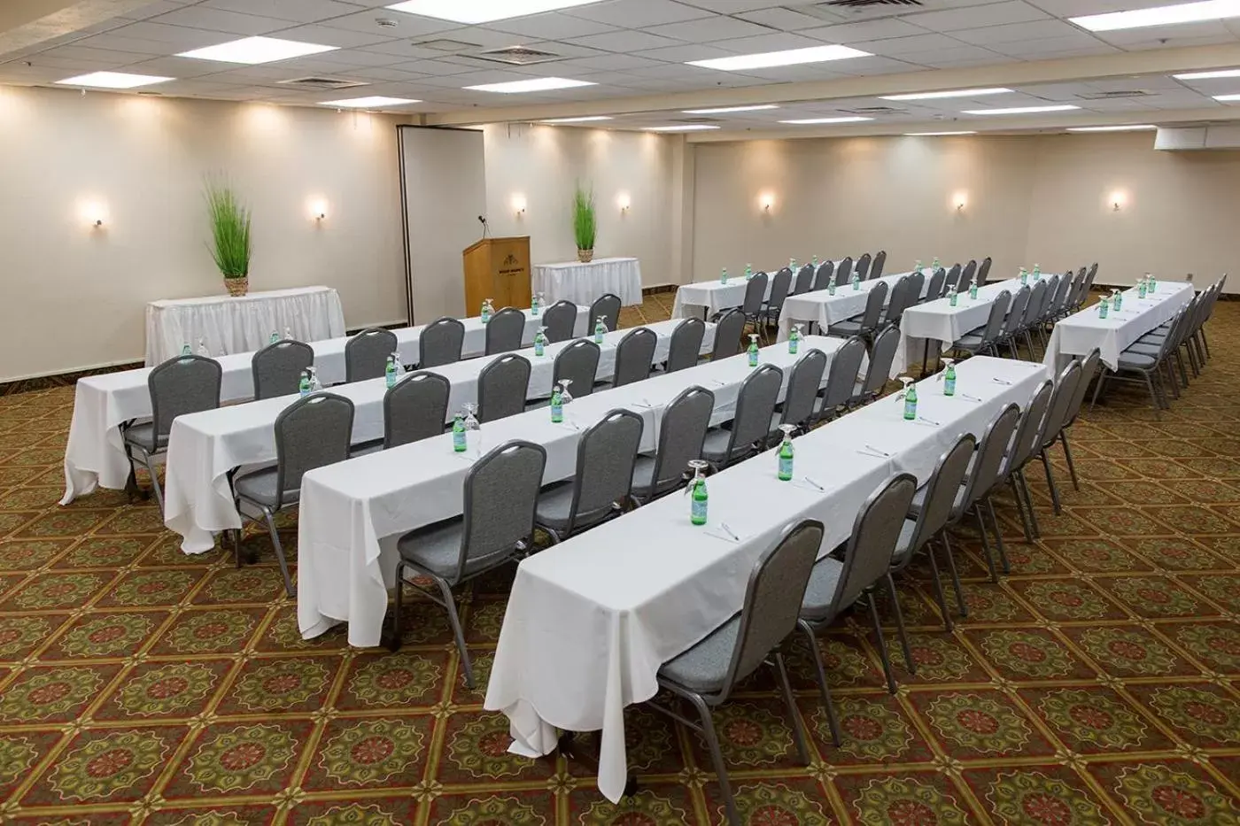 Meeting/conference room in Rogue Regency Inn & Suites