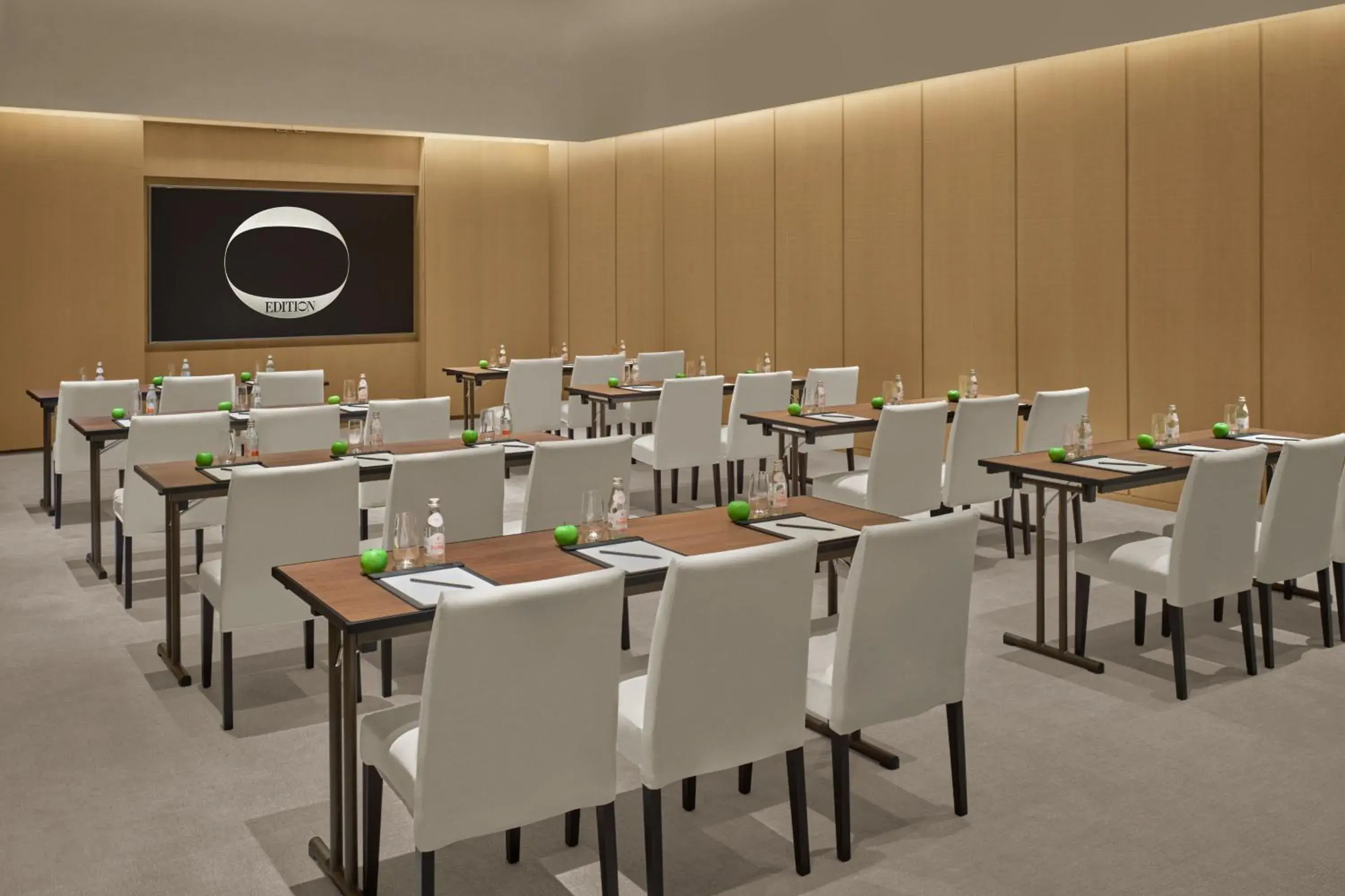Meeting/conference room, Restaurant/Places to Eat in The Singapore EDITION