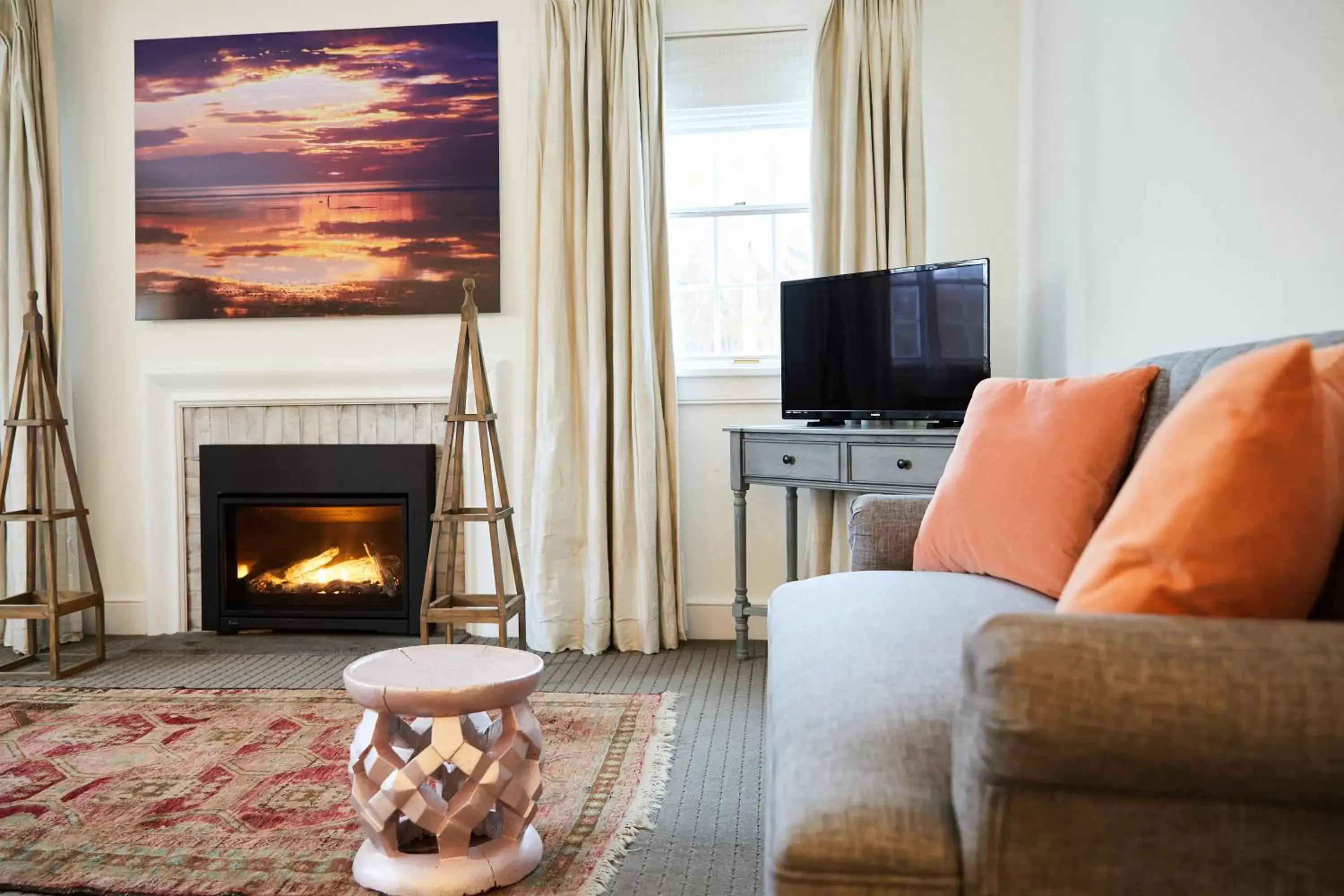 Living room, TV/Entertainment Center in Shelter Harbor Inn