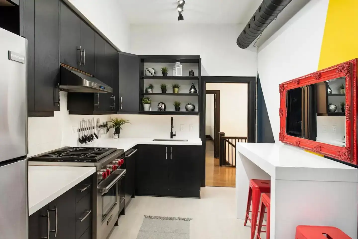 Kitchen or kitchenette, Kitchen/Kitchenette in Queen Street Lofts