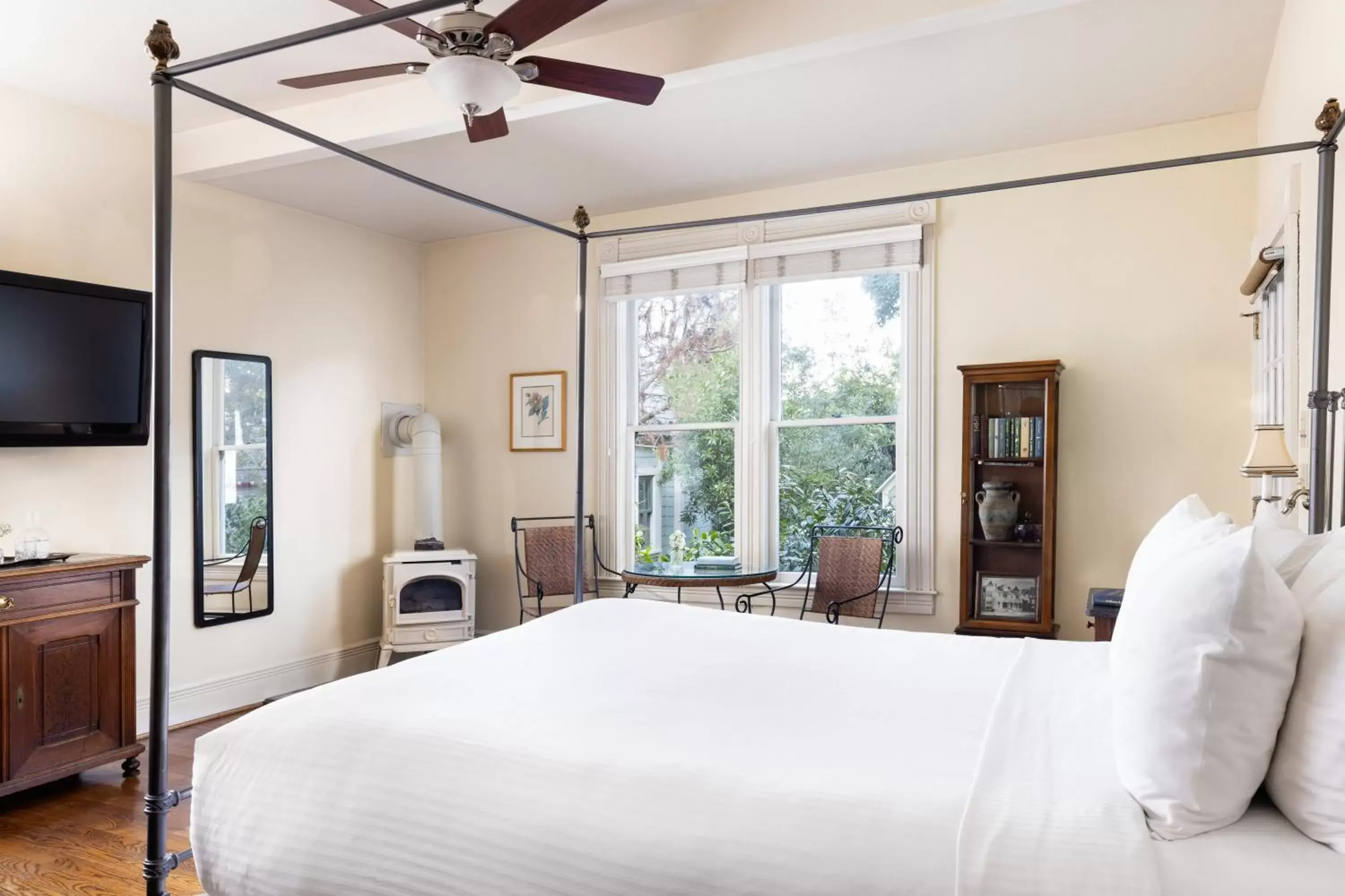 Bed in Centrella Hotel, a Kirkwood Collection Hotel Bed in Centrella Hotel, a Kirkwood Collection Hotel