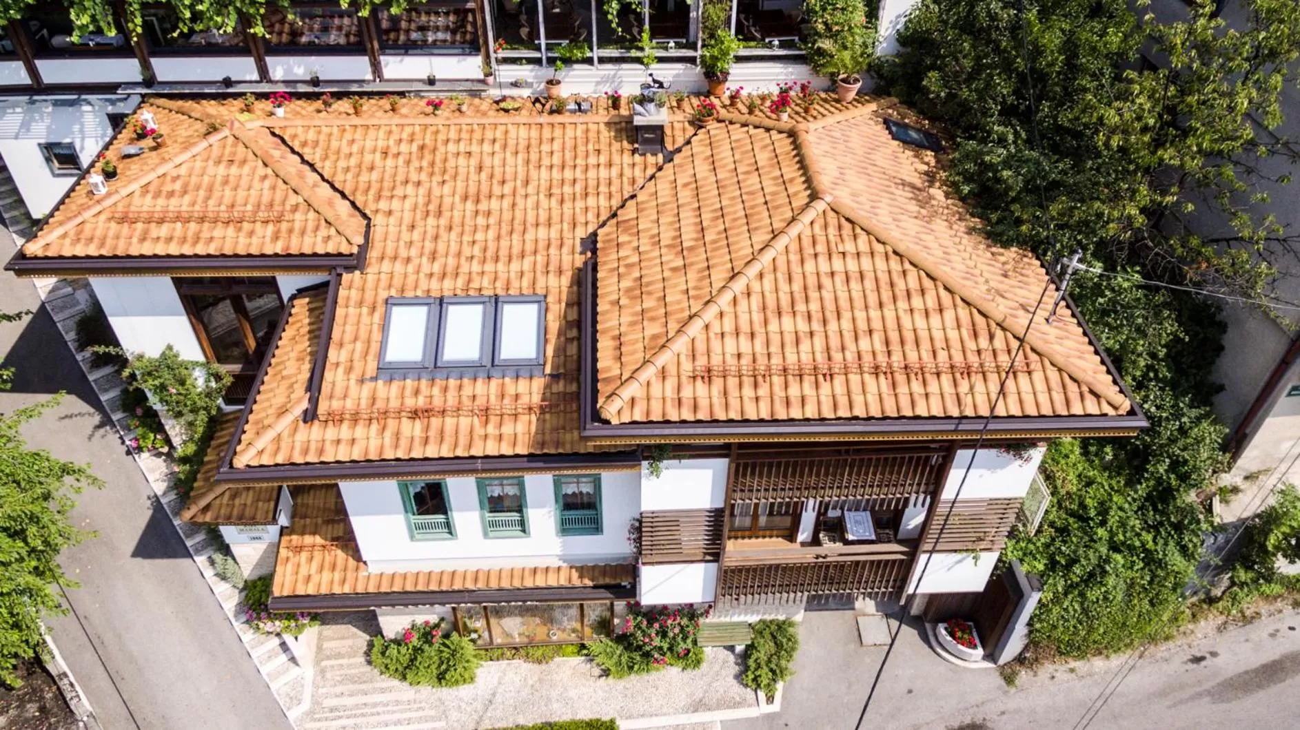 Property building in Rooms Kibe Mahala