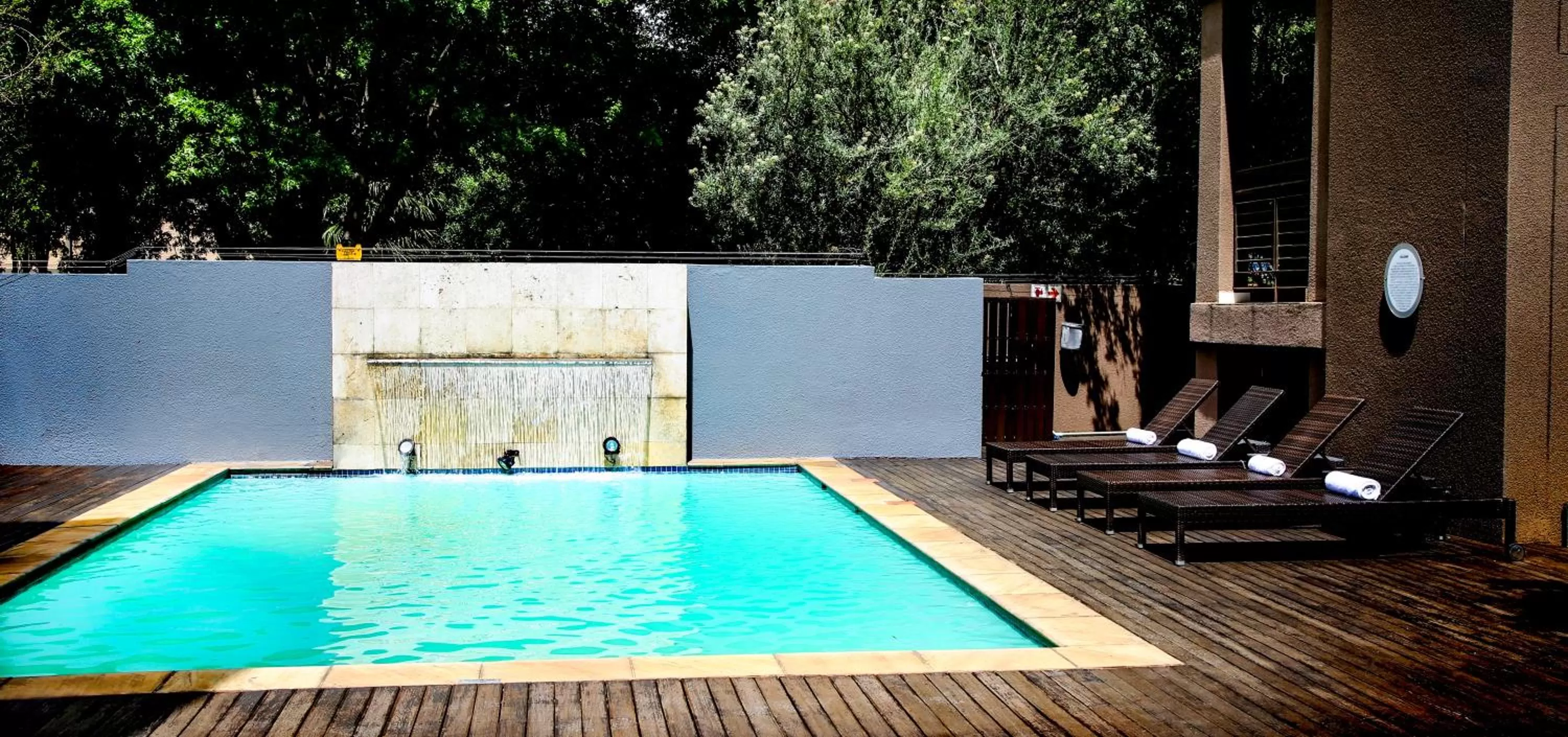 Garden in The Nicol Hotel and Apartments