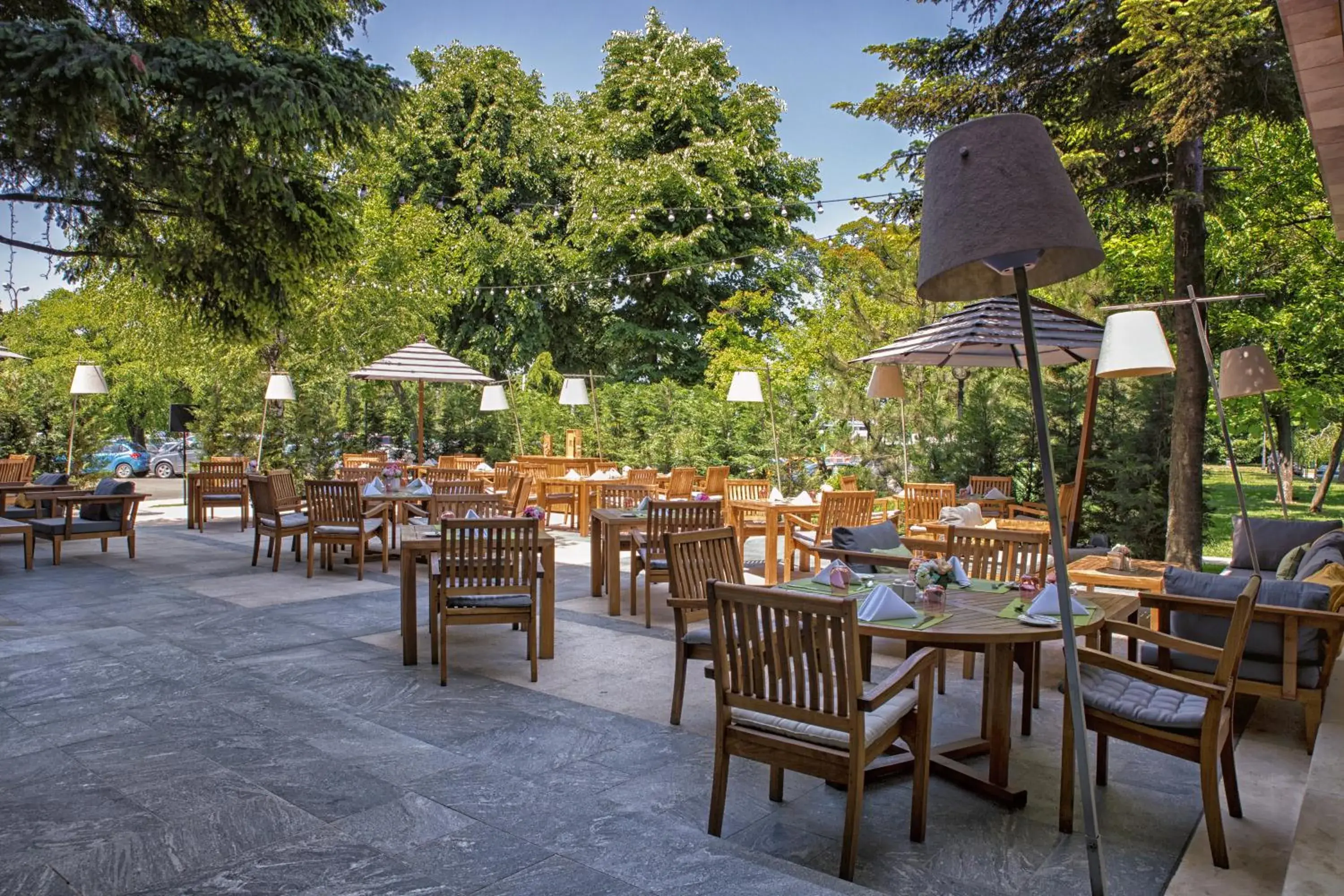 Restaurant/places to eat in Crowne Plaza Bucharest by IHG Restaurant/places to eat in Crowne Plaza Bucharest by IHG