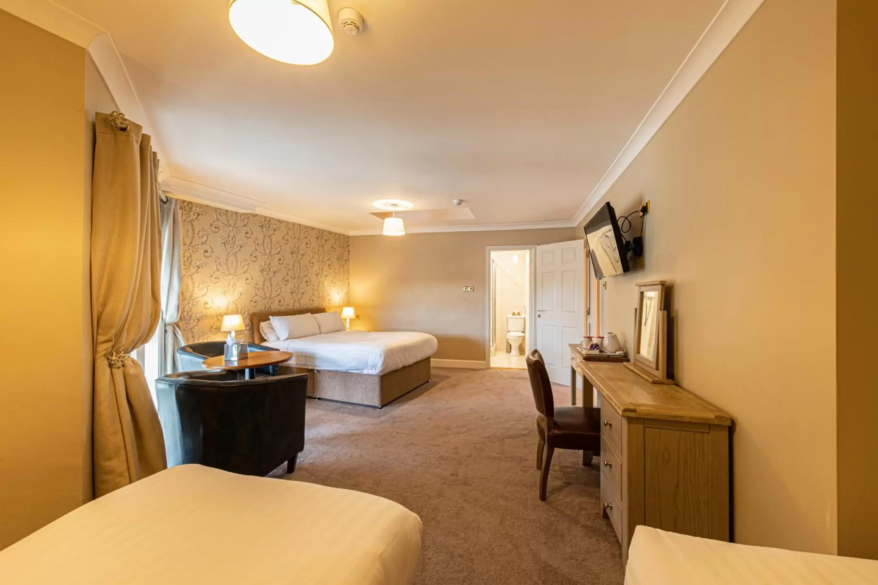 Bedroom, Bathroom in Ballina Manor Hotel