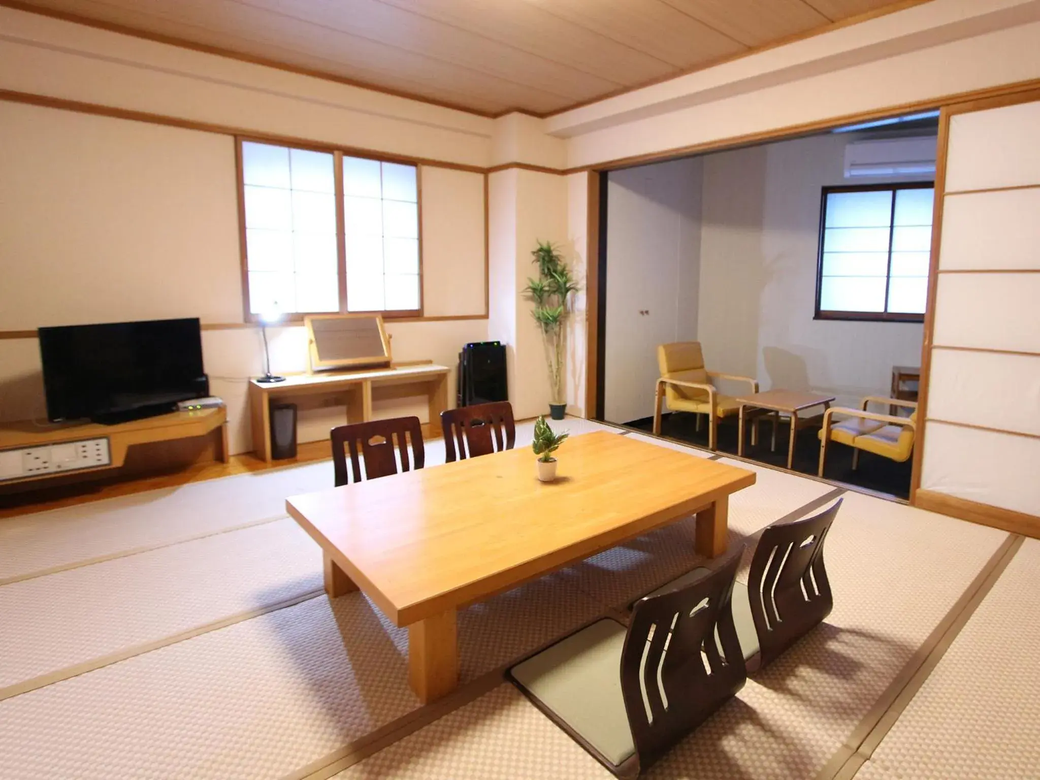 TV and multimedia, Dining Area in HOTEL LiVEMAX BUDGET Utsunomiya