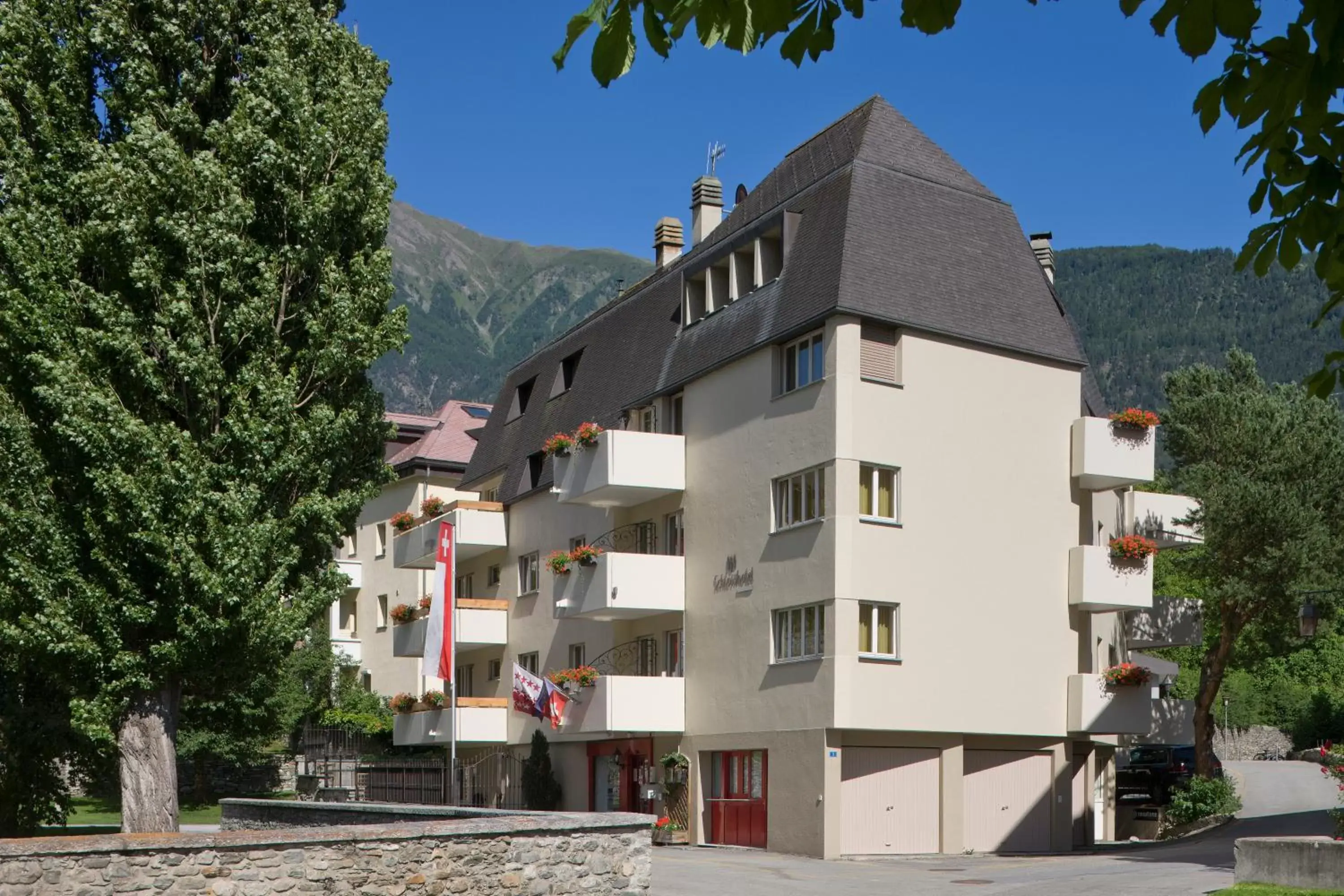 Facade/entrance, Property Building in Schlosshotel - Self Check-In Hotel