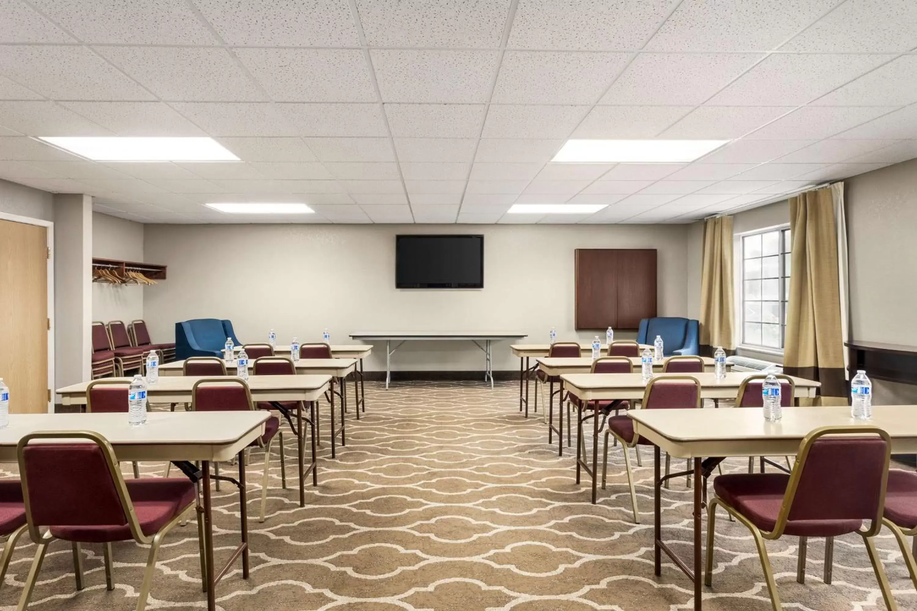 Meeting/conference room in Country Inn & Suites by Radisson, Stillwater, MN